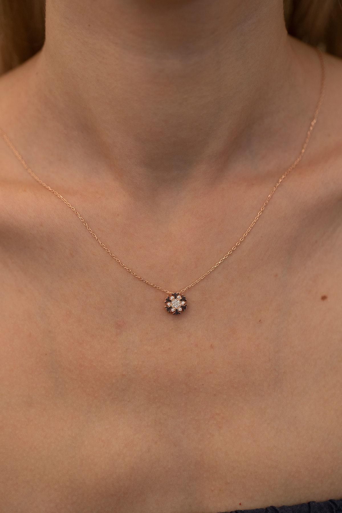 Ninova Silver Kar Tanesi Model Rose Kaplama Gümüş Zirconia Kolye