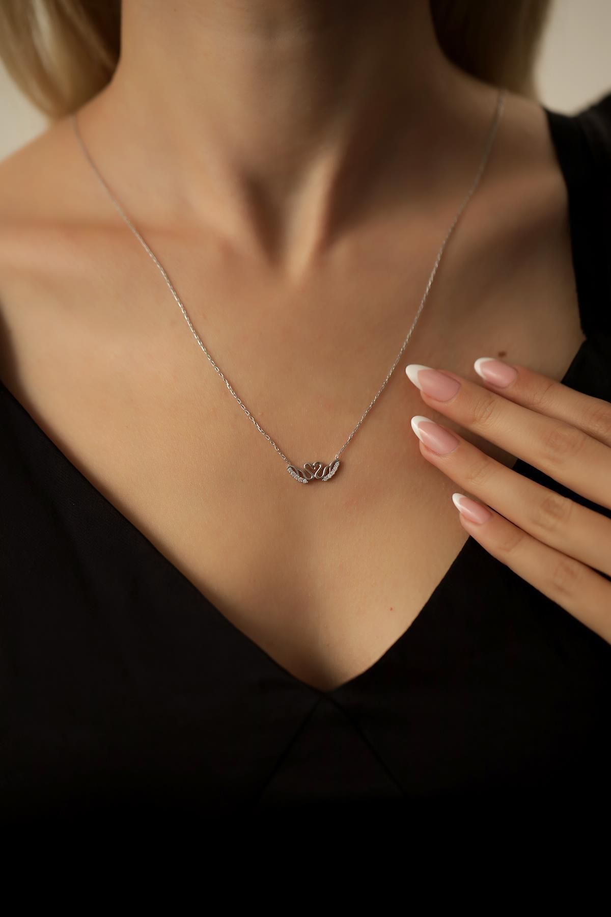 Ninova Silver Swan Aşkı Model Gümüş Zirconia Kolye