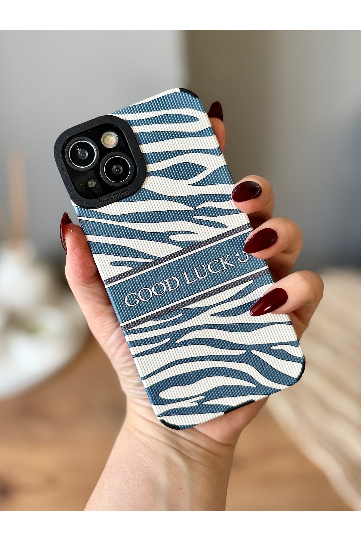 MirazTasarim IPHONE 15 MAVİ/BEYAZ ZEBRA DESENLİ YAZI DETAYLI KILIF