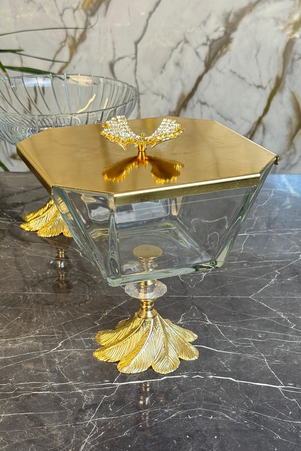 MAY HOME Pırlanta Kelebek Detaylı Karen Metal Kapaklı Cam Kase & Meyve Salata Sunumluğu