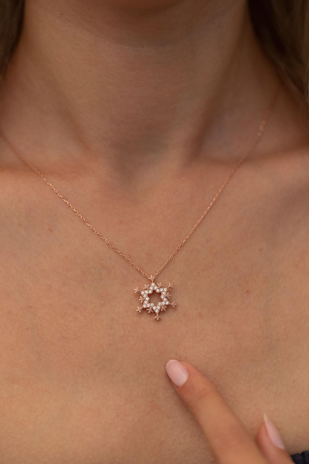 Ninova Silver Kar Tanesi Model Rose Kaplama Gümüş Zirconia Kolye