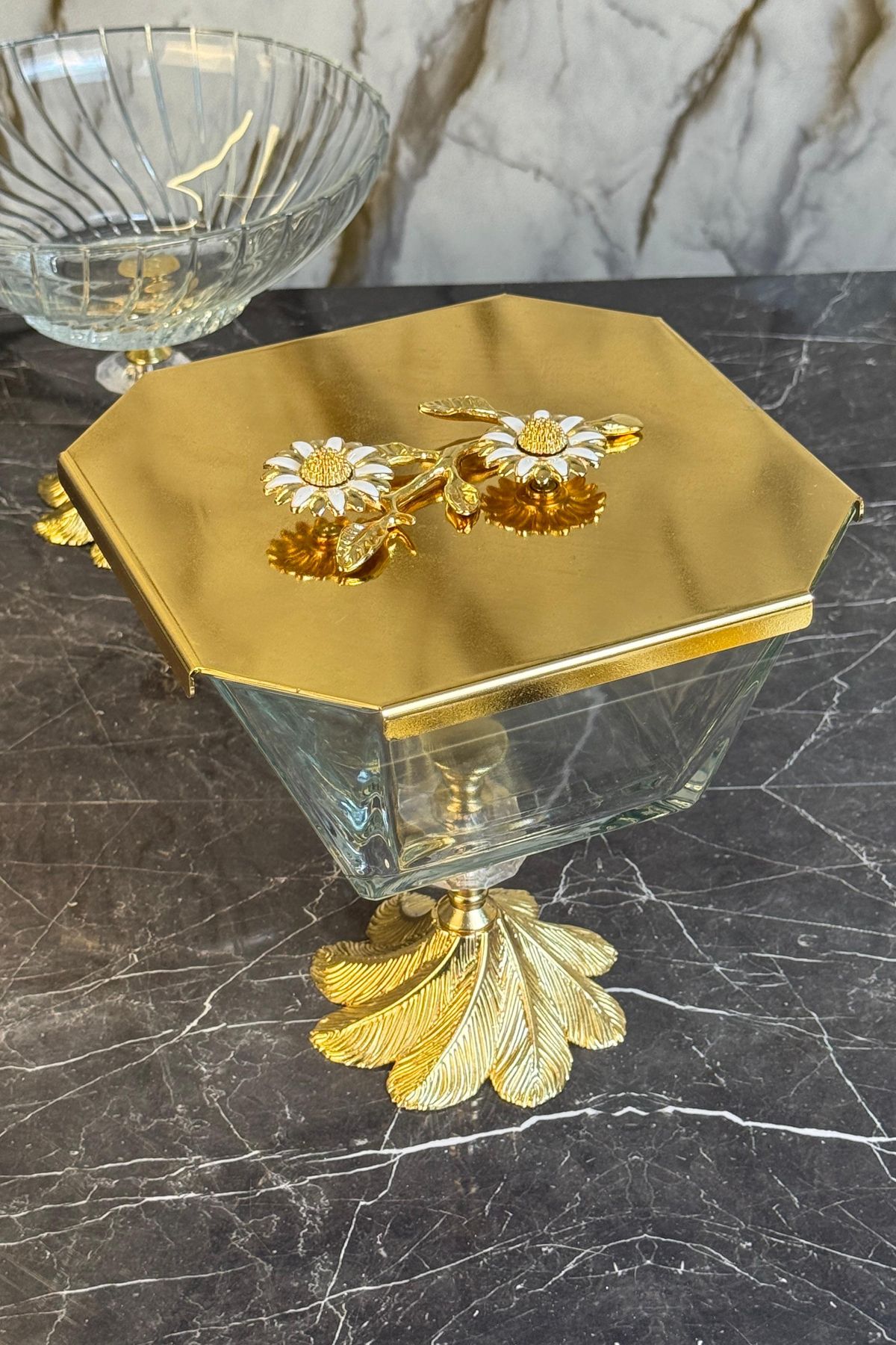 MAY HOME Papatya Detaylı Karen Metal Kapaklı Cam Kase & Meyve Salata Sunumluğu