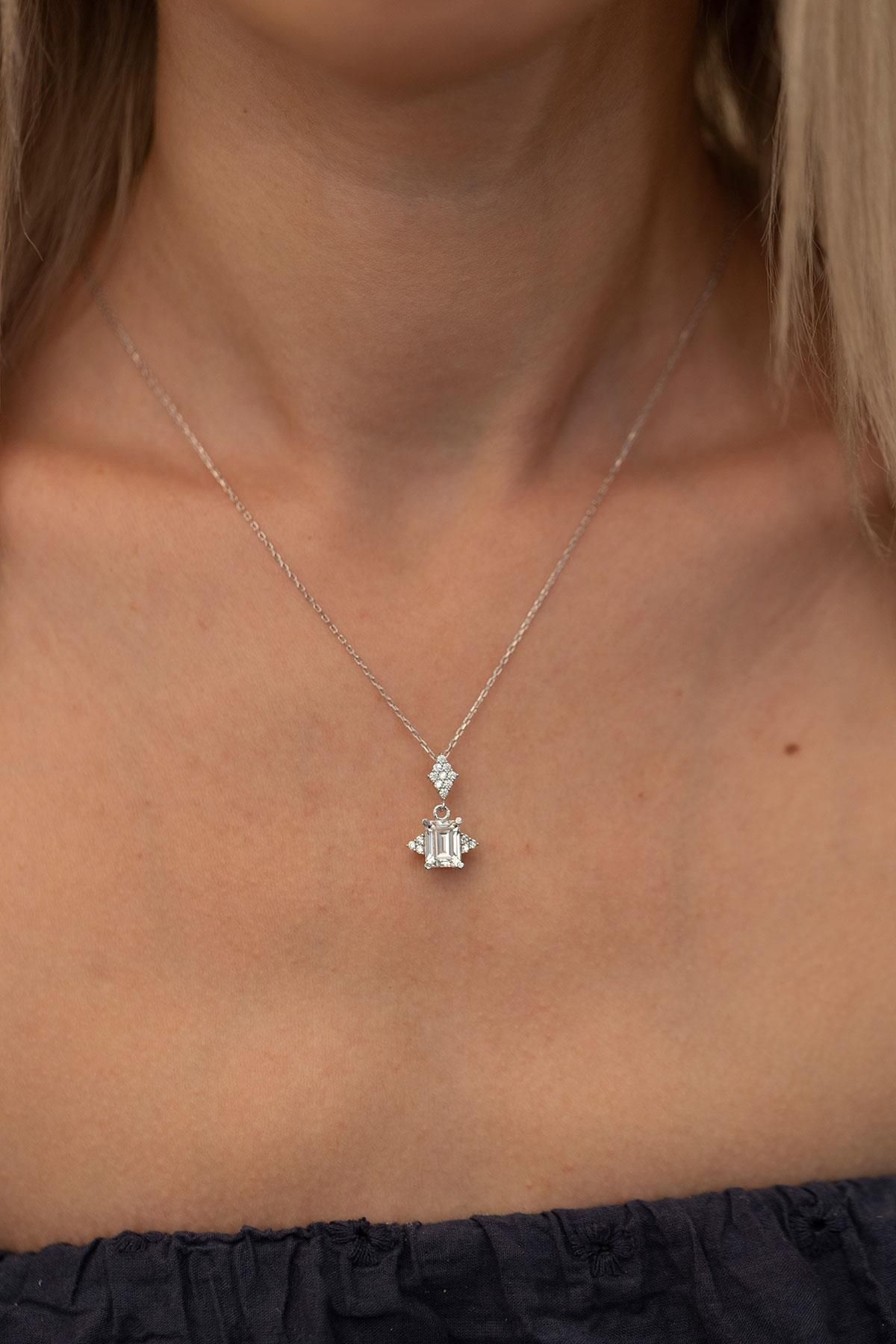 Ninova Silver Baget Model Gümüş Zirconia Kolye