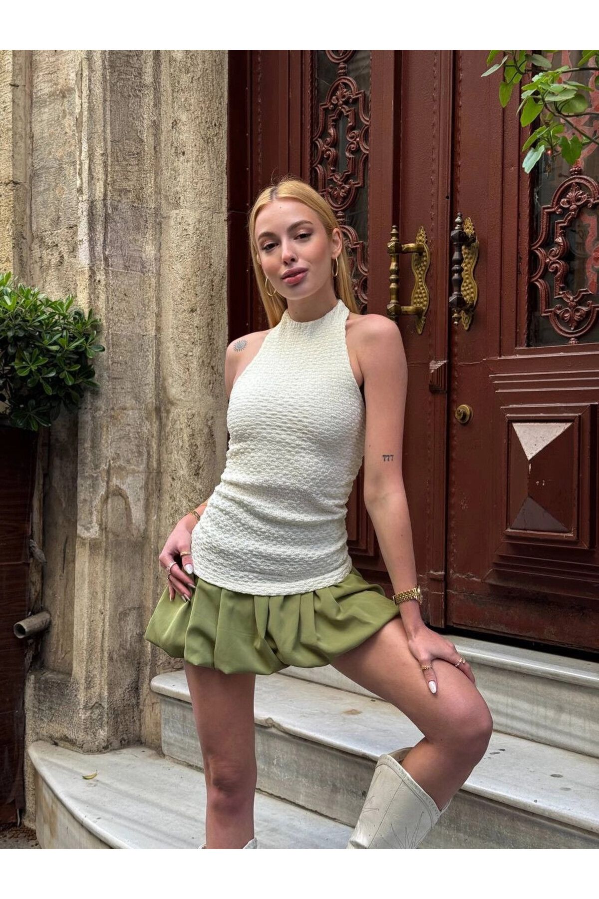 hazelin Kadın Krem Boyundan Bağlamalı Gofre Kumaş Bluz HZL25S-ZK13631