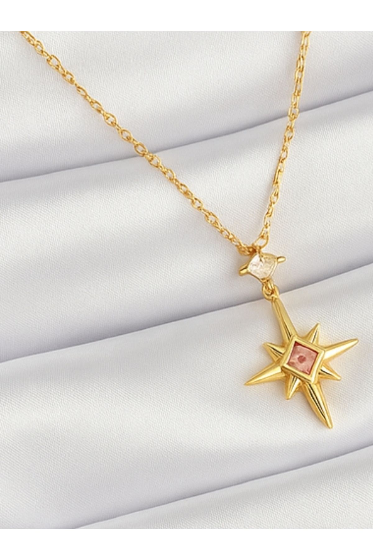 Monella 316L Çelik Gold Renk Zirkon Taşlı Kutup Yıldızı Model Kadın Kolye