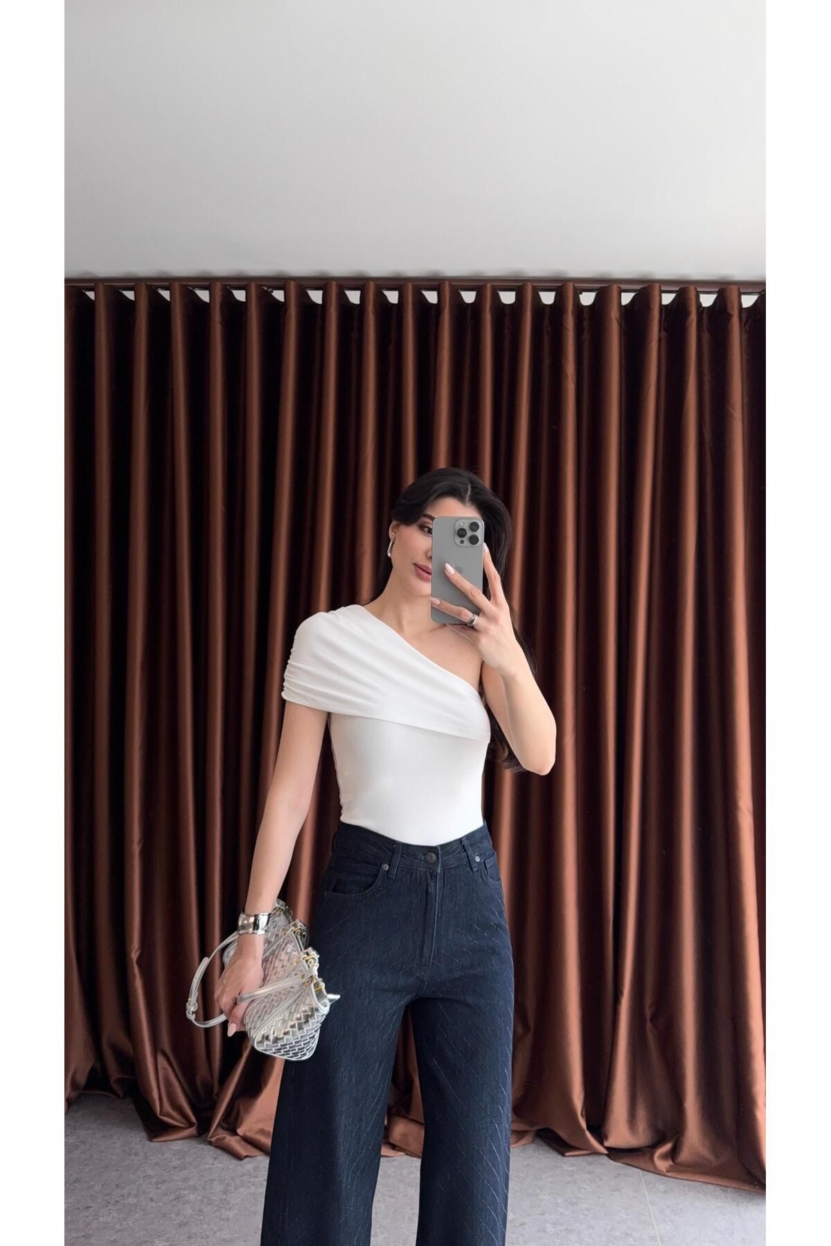 HAZELANNA Büzgülü Tek Kol Soft Touch Beyaz Bluz