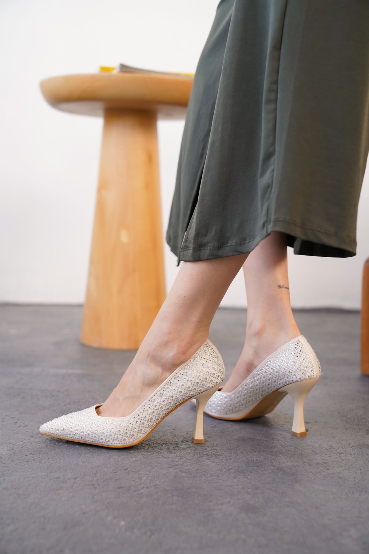 GOFFSHOES Kadın Roday Taşlı Topuklu Stiletto Ayakkabı - Ten