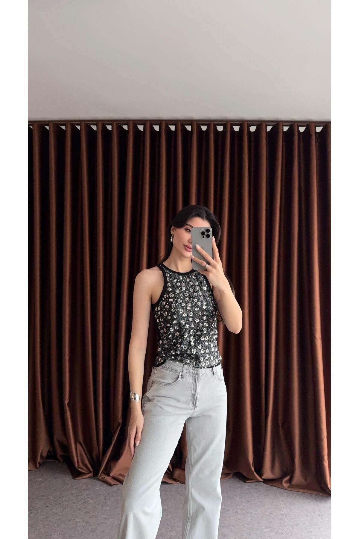 HAZELANNA Halter Yaka Taşlı Siyah Bluz