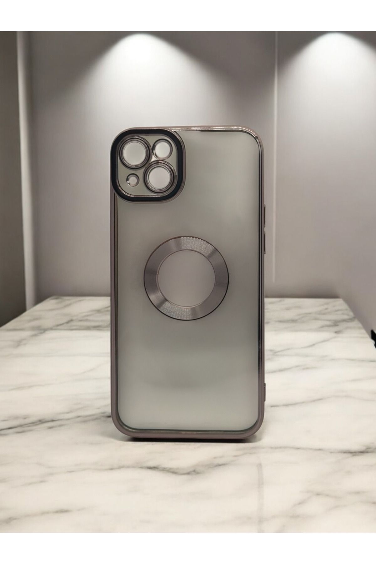 DUBİGOLD İPHONE 14 PLUS UYUMLU KAMERA KORUMALI LOGO GÖSTEREN OMEGA KILIF