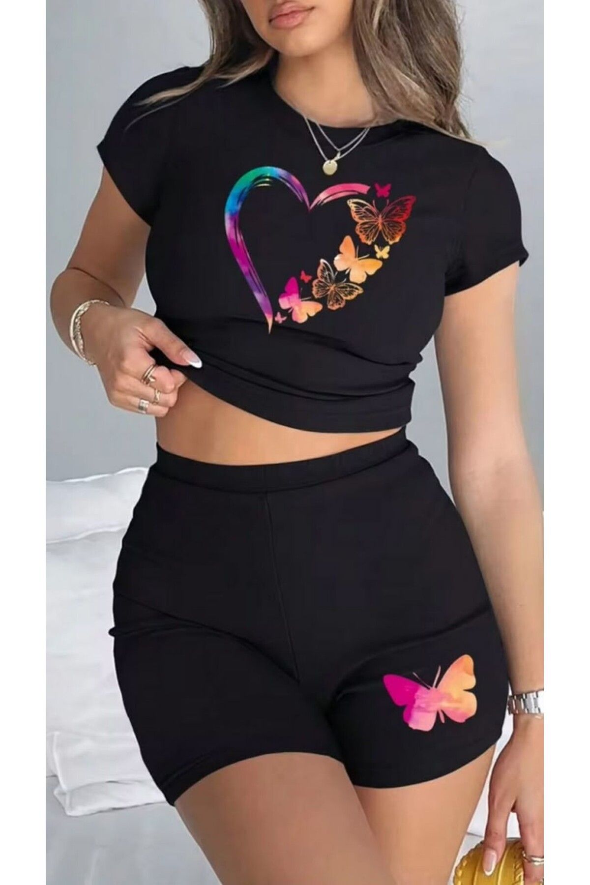 aynewmoda Kadın 2 parçalı takım, kısa kollu tişört, kelebeklerle birbirine bağlanmış kalp baskısı, kısa üst