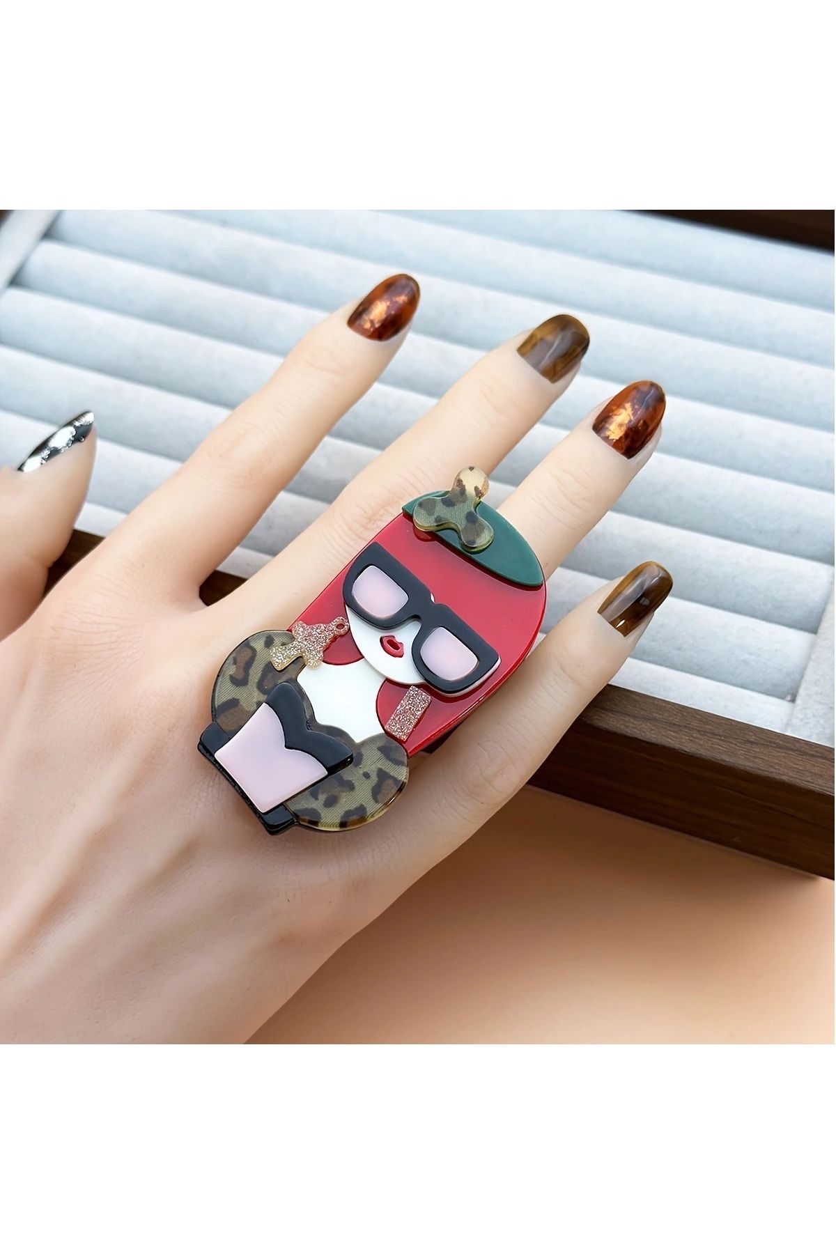 mos&more Pop Art Kırmızı Saçlı Kız Reçine Yüzük