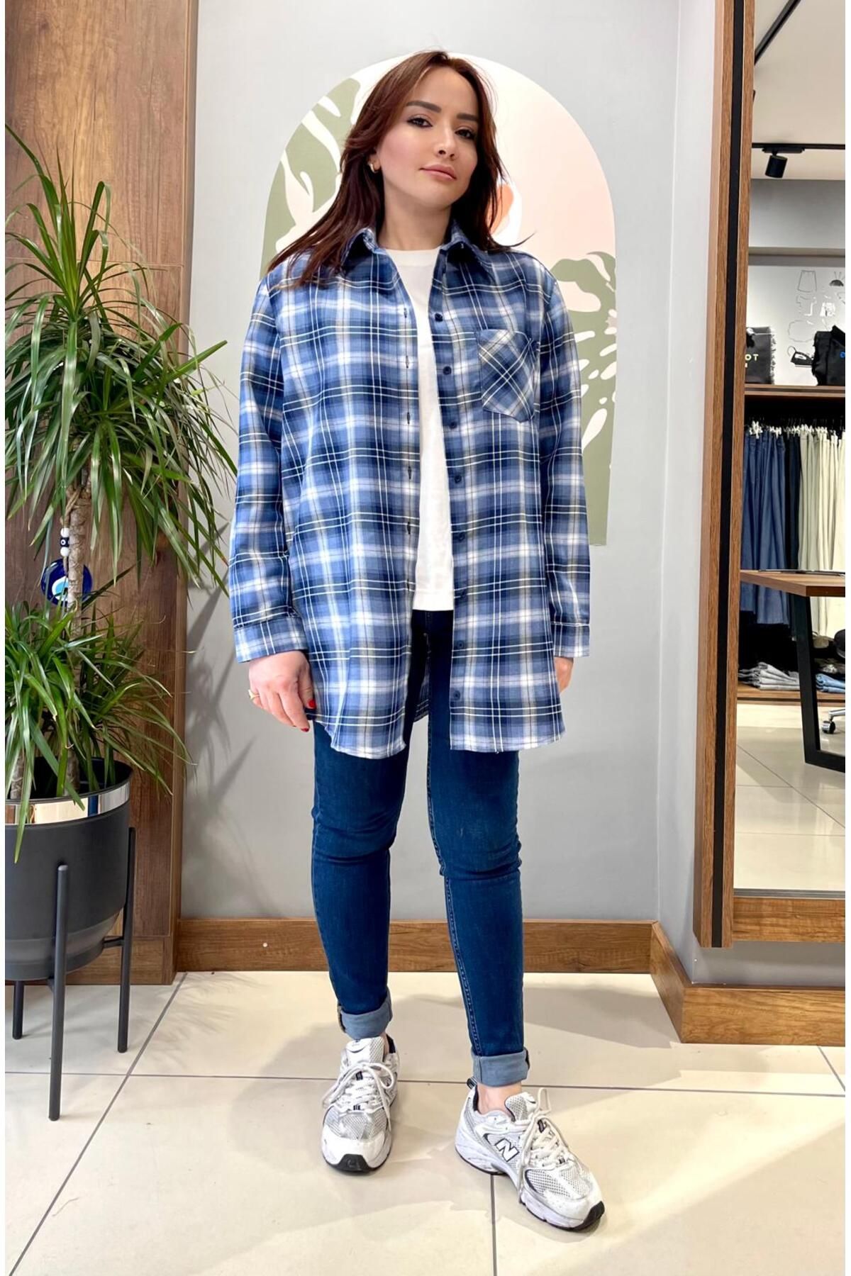 ARZU ÖZEL MODA ATÖLYESİ Oversize Geniş kesim İnce Hafif Kadın Lacivert Ekoseli Tunik Gömlek.