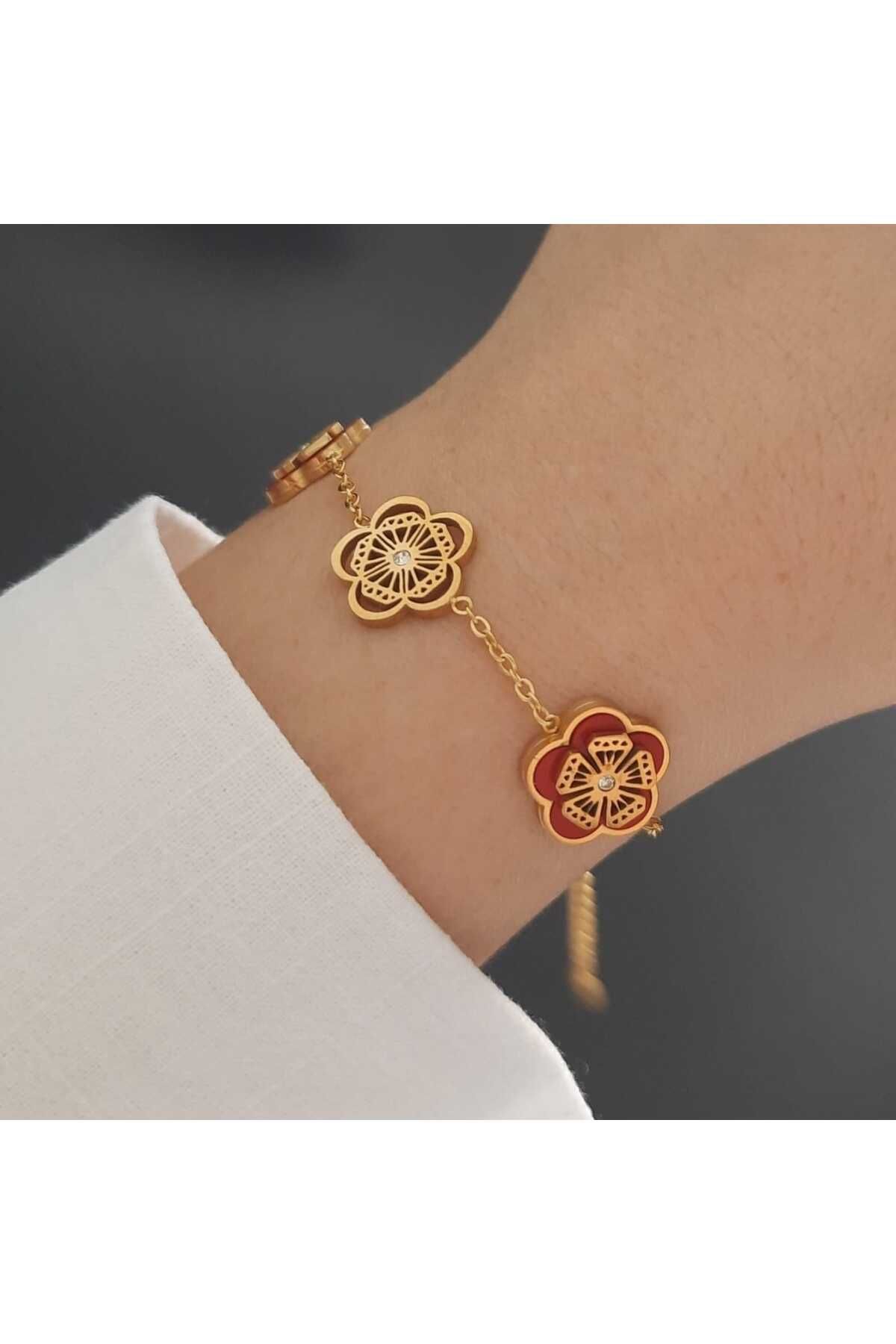 Betül Çekiç Çelik Gold Renk Kırmızı Çiçek Detay Özel Seri Kadın Bileklik