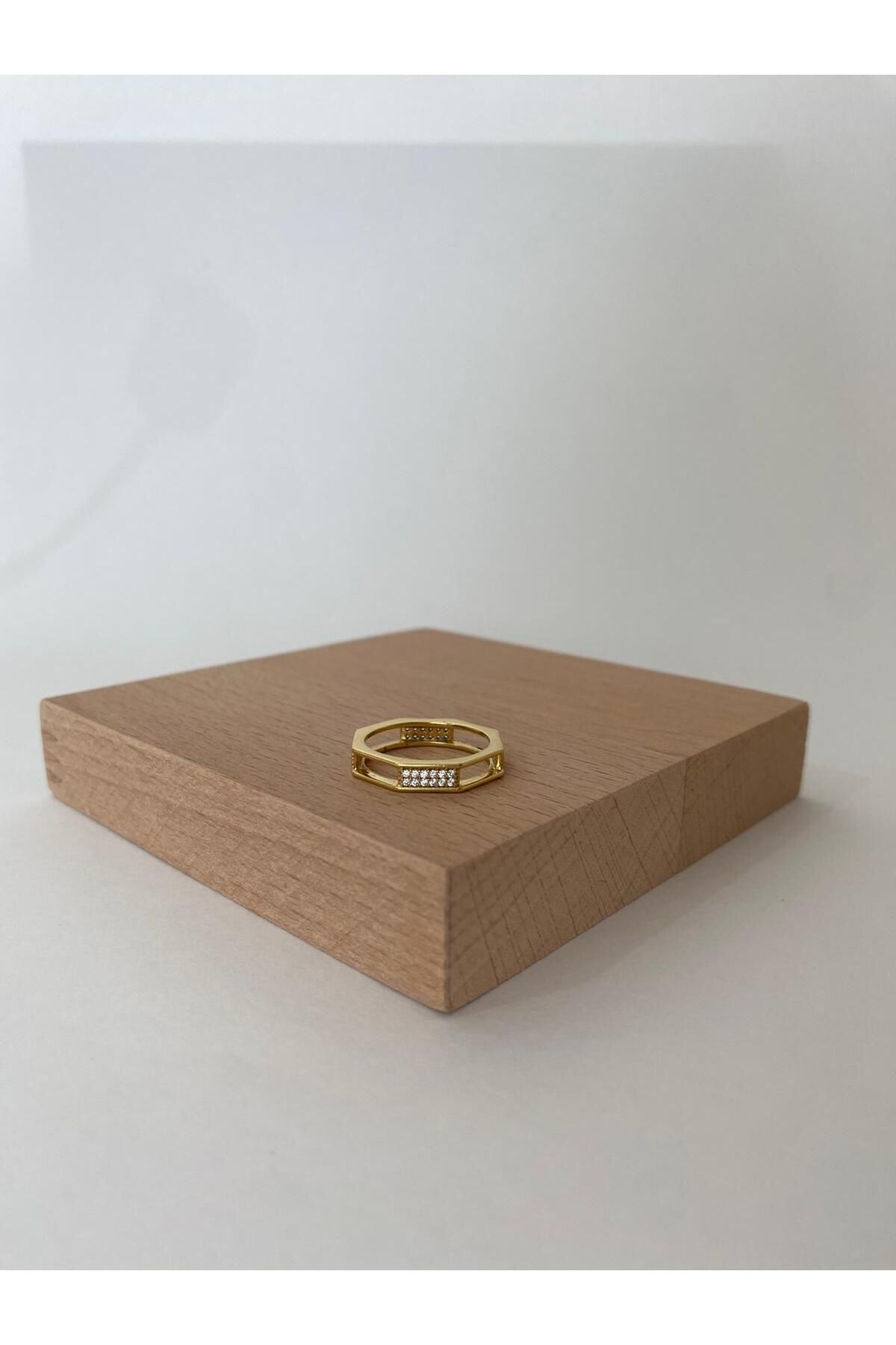 XUPING JEWELRY-Xuping Rectangular Spaced Stone Numbered Ring 8 2