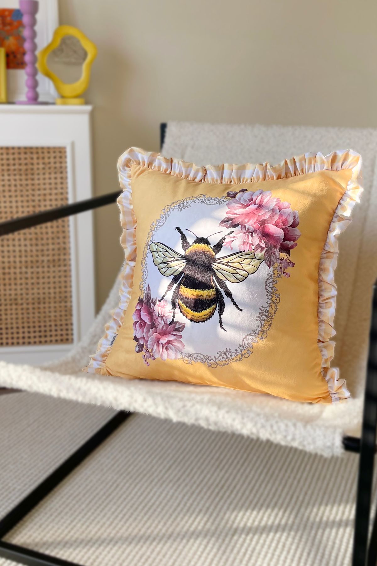RİTMOHOME Arı Desenli Fırfırlı Vintage, Country, Iskandinav, Bohem 50x50 Dekoratif Yastık(İÇİ DOLGULU)