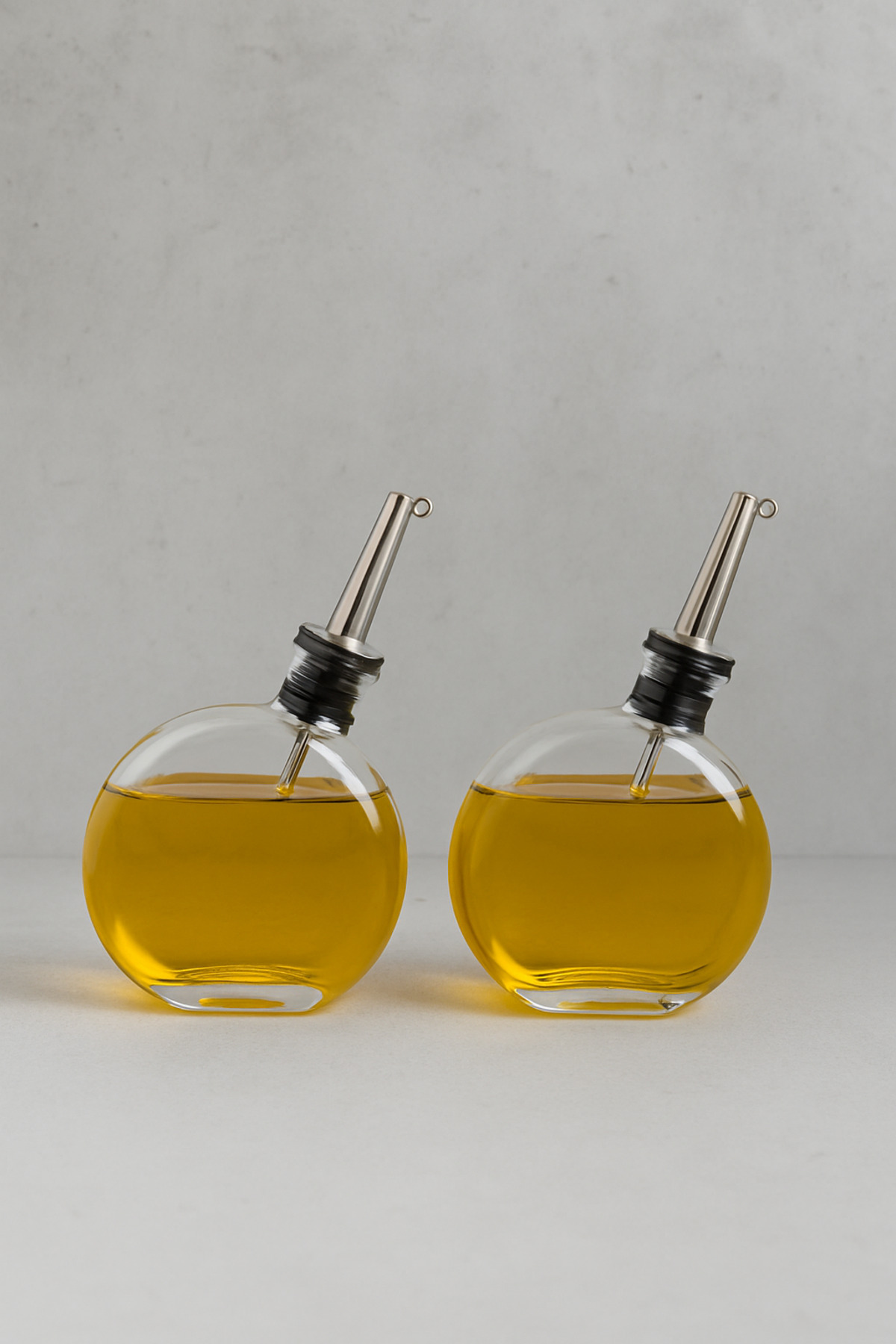 Mirilliahome-Set of 2 Glass Oil Pot, Vinegar Pot and Sauce Bowl with Silver Lid 500 ml 2