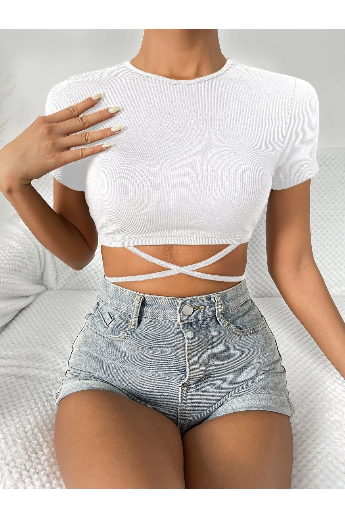 OWWO Kadın Beyaz Bisiklet Yaka Düz Desensiz Likralı İpli Fitilli Kaşkorse Crop Top Kısa Kollu Bluz