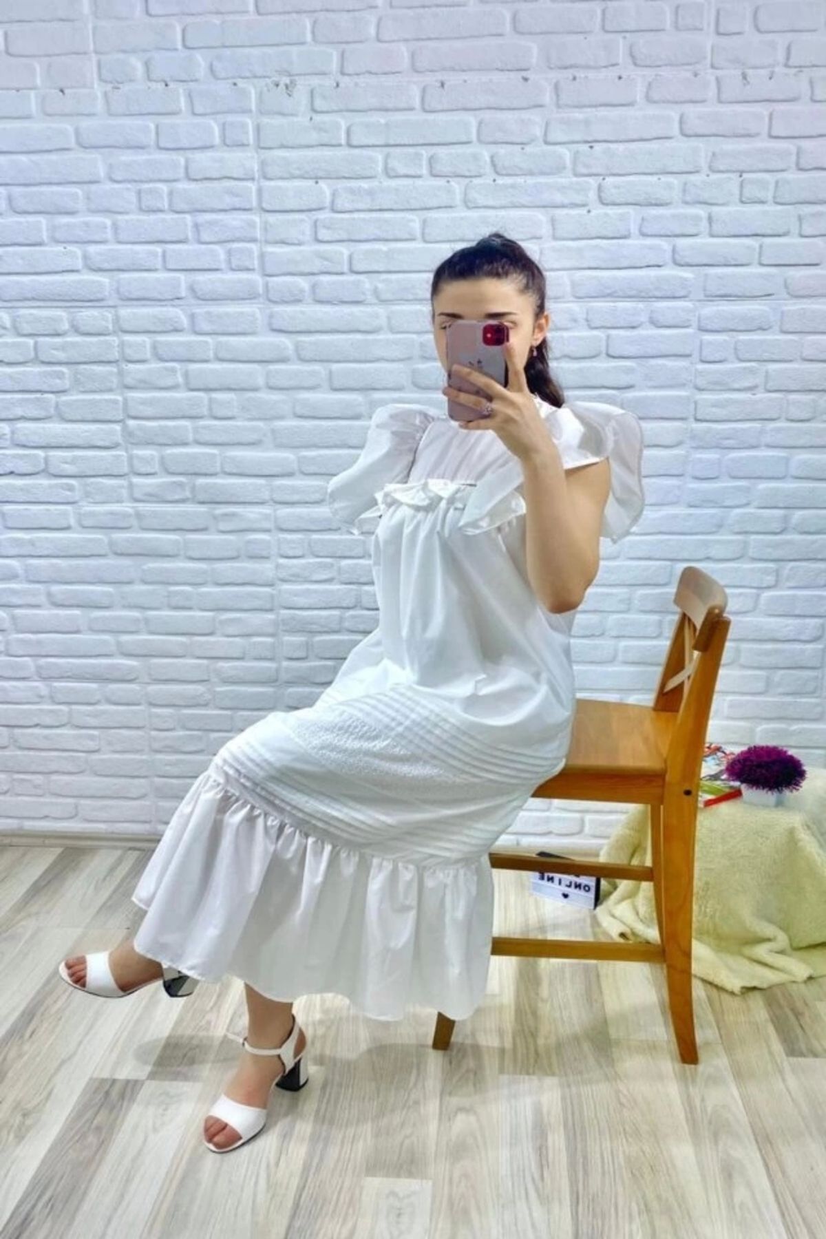 nedo7 Beyaz Omuzu Fırfır Detaylı Ve Büzgülü Elbise