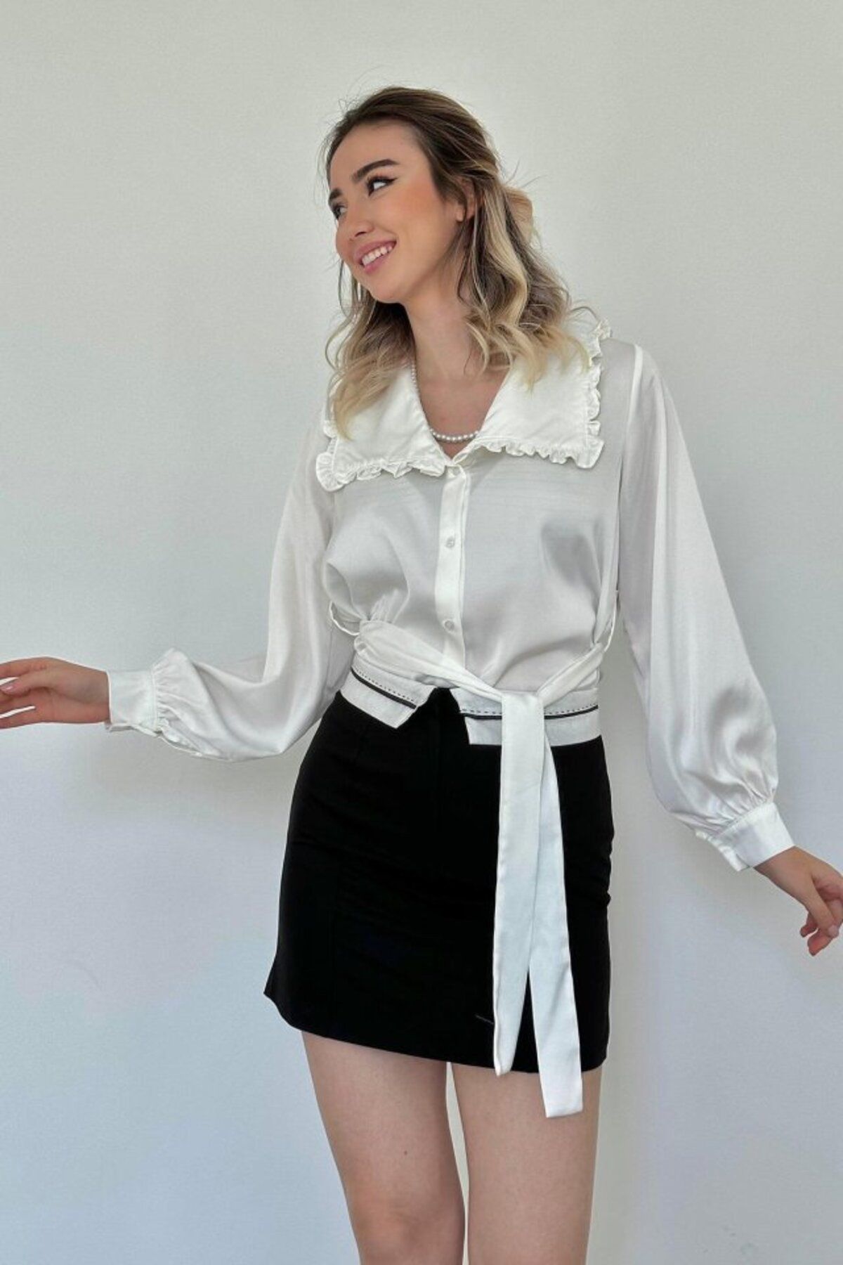royq Beyaz Yakası Fırfırlı Kuşaklı Saten Gömlek