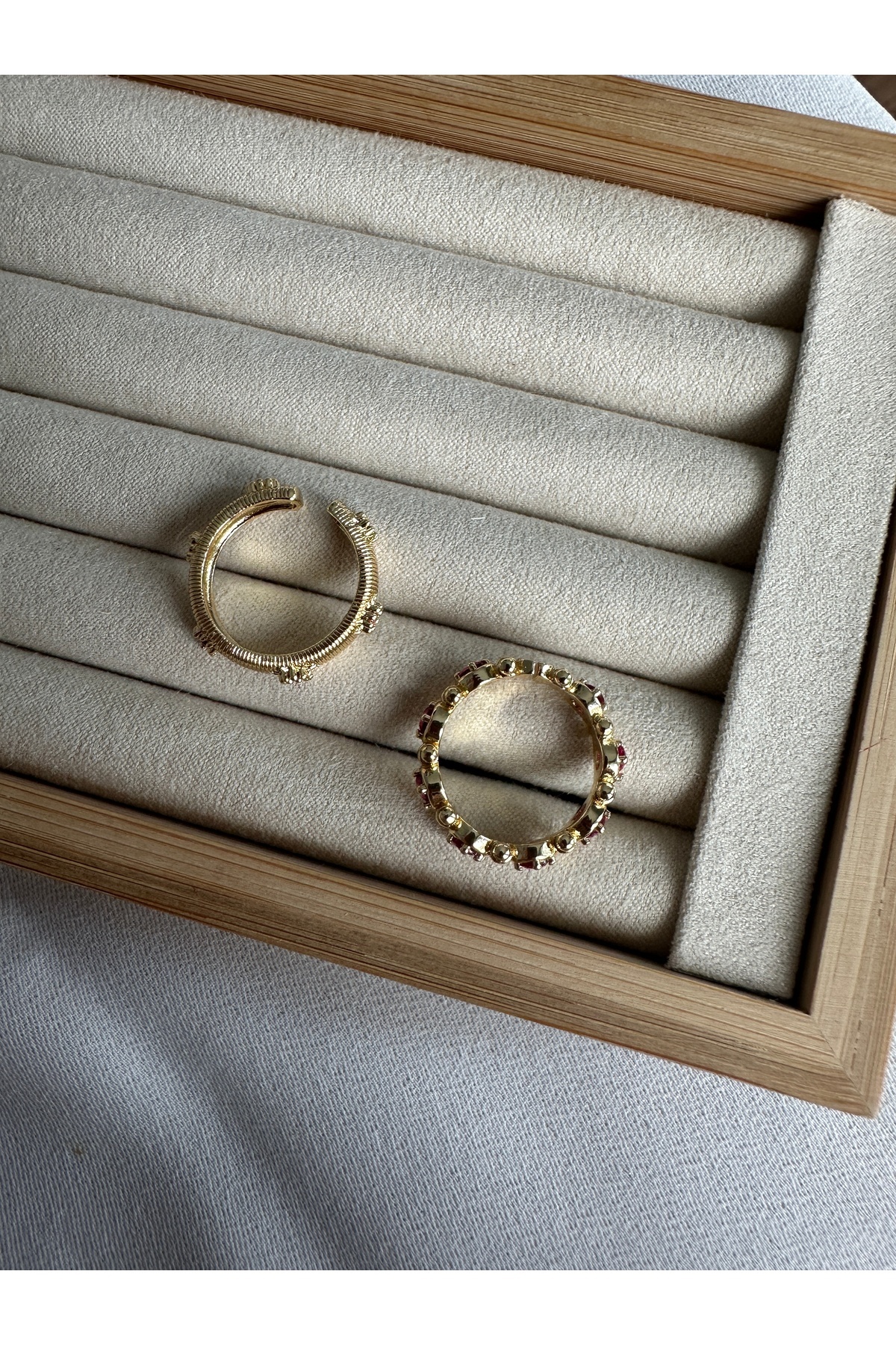 ringbox-Fuchsia Dot Detailed Ring Set of 2 3