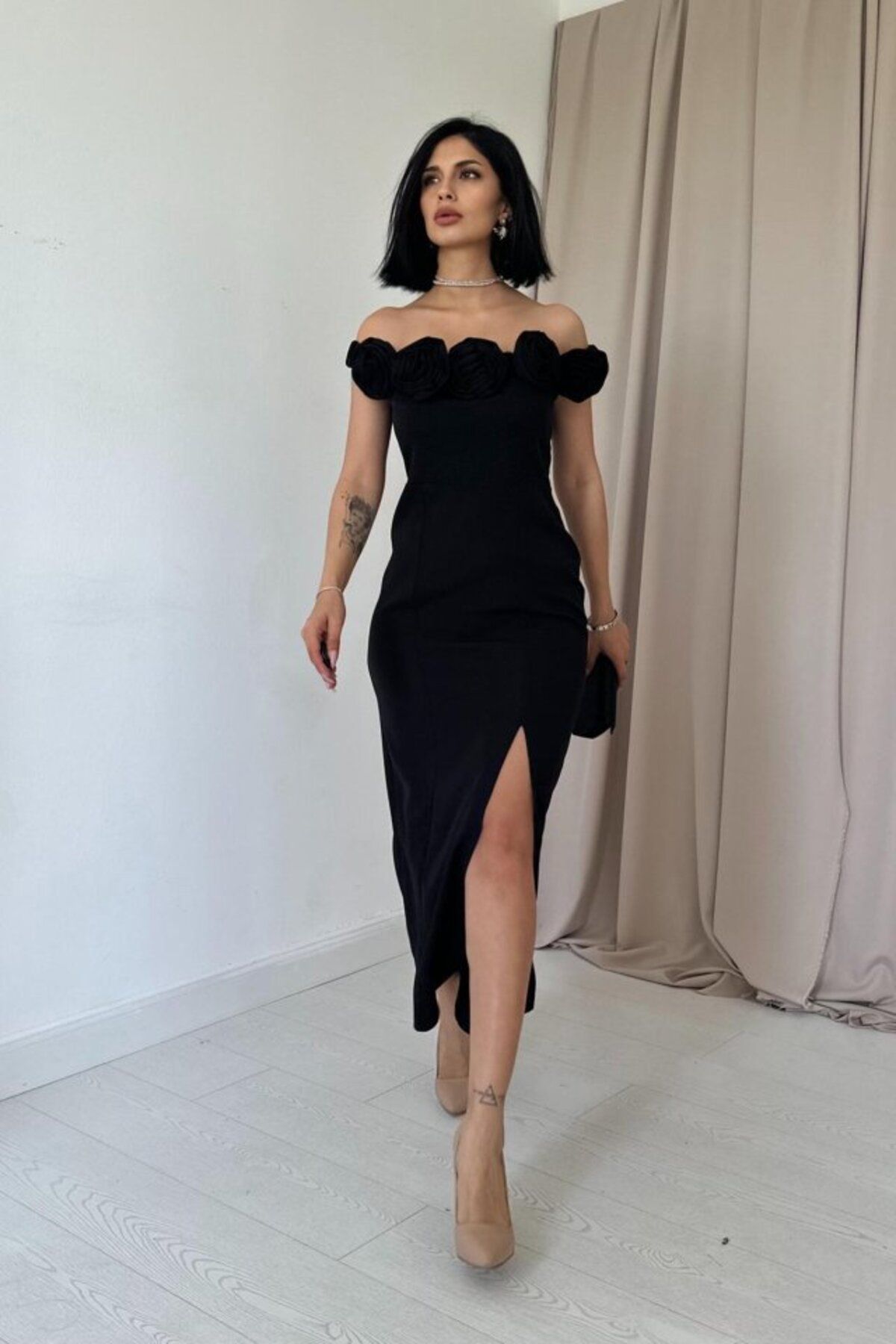 POLEXP Siyah Madonna Yaka Güllü Elbise