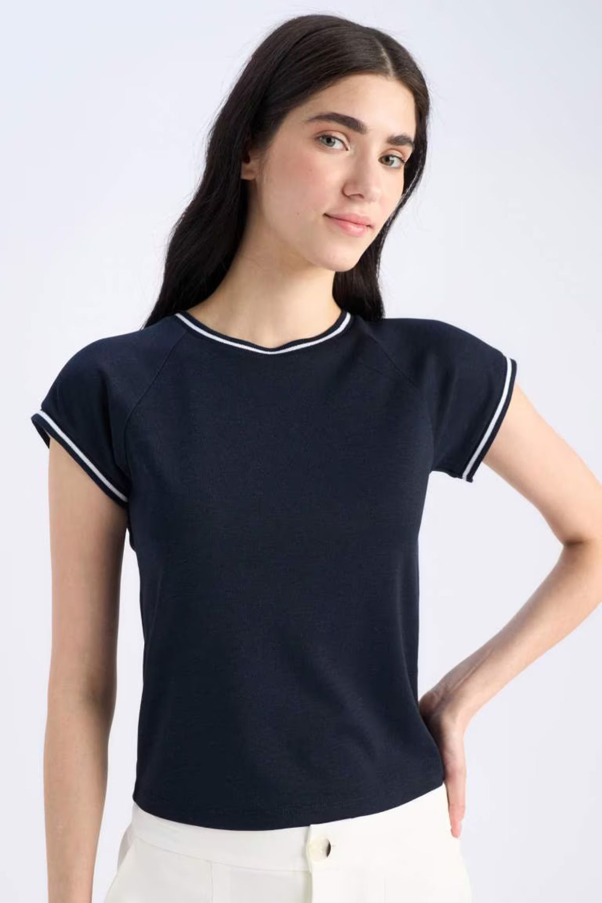 DeFacto Slim Fit Dar Kesim Bisiklet Yaka Ribana Kısa Kollu Tişört