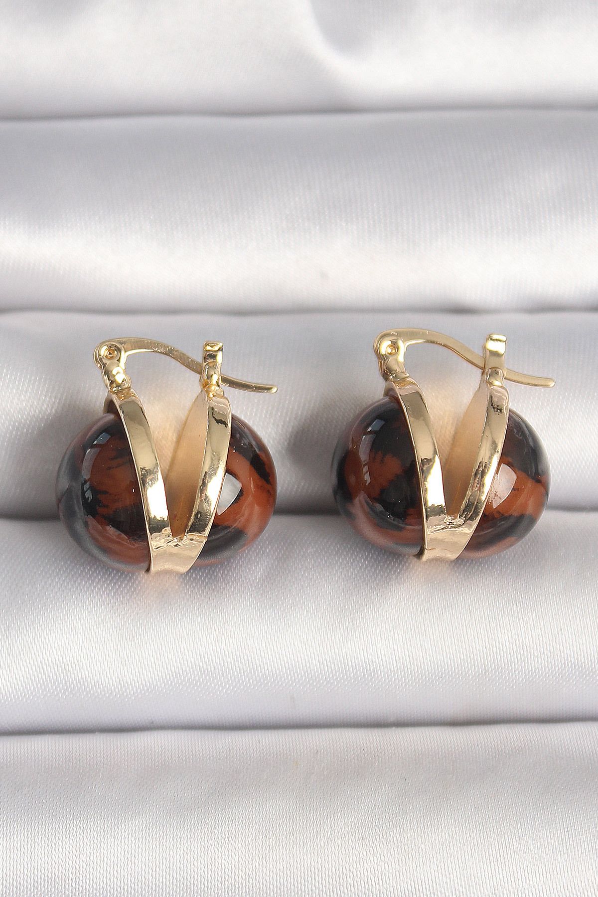 Clariss Pirinç Gold Renk Leopar Desen 3D Daire Model Kadın Küpe
