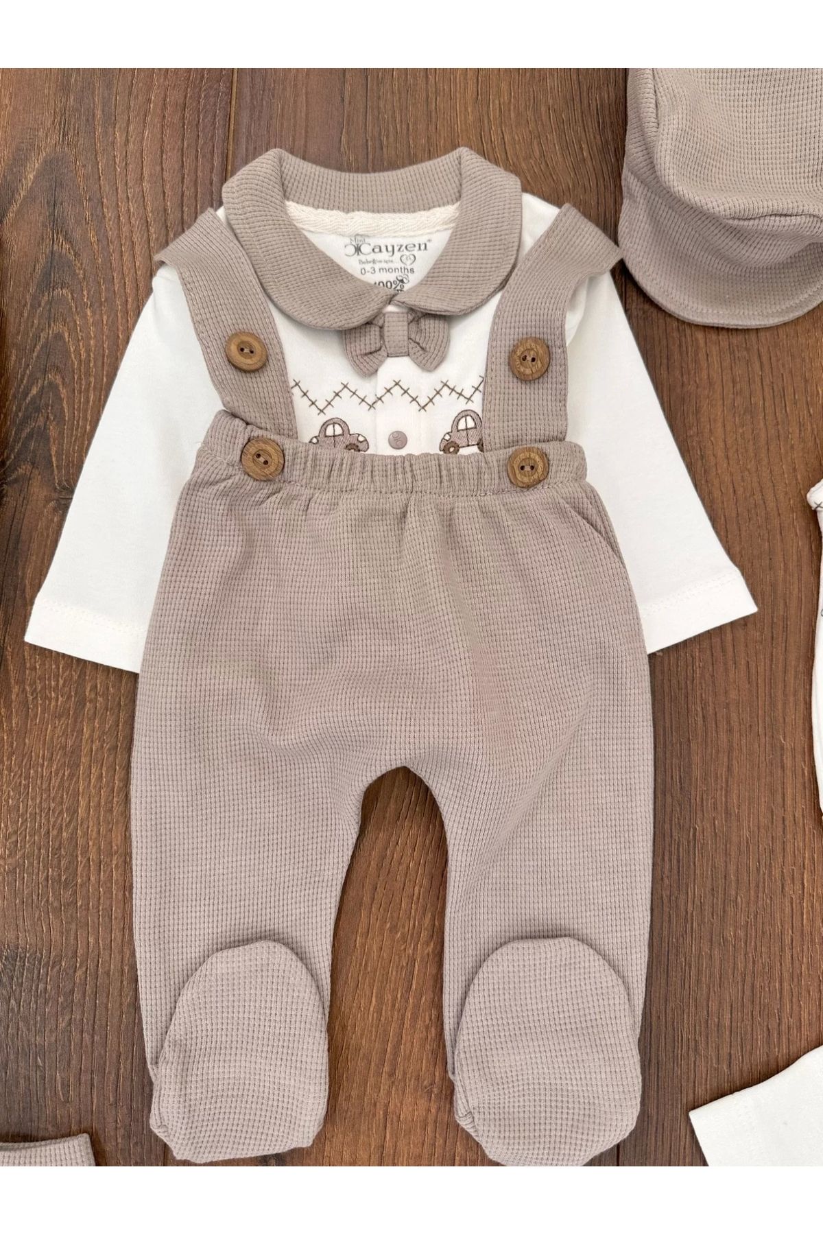 Moda Şahsenem Araba Desenli Papyonlu 10 Parça Erkek Bebek Hastane Çıkışı Kutulu %100 Pamuk