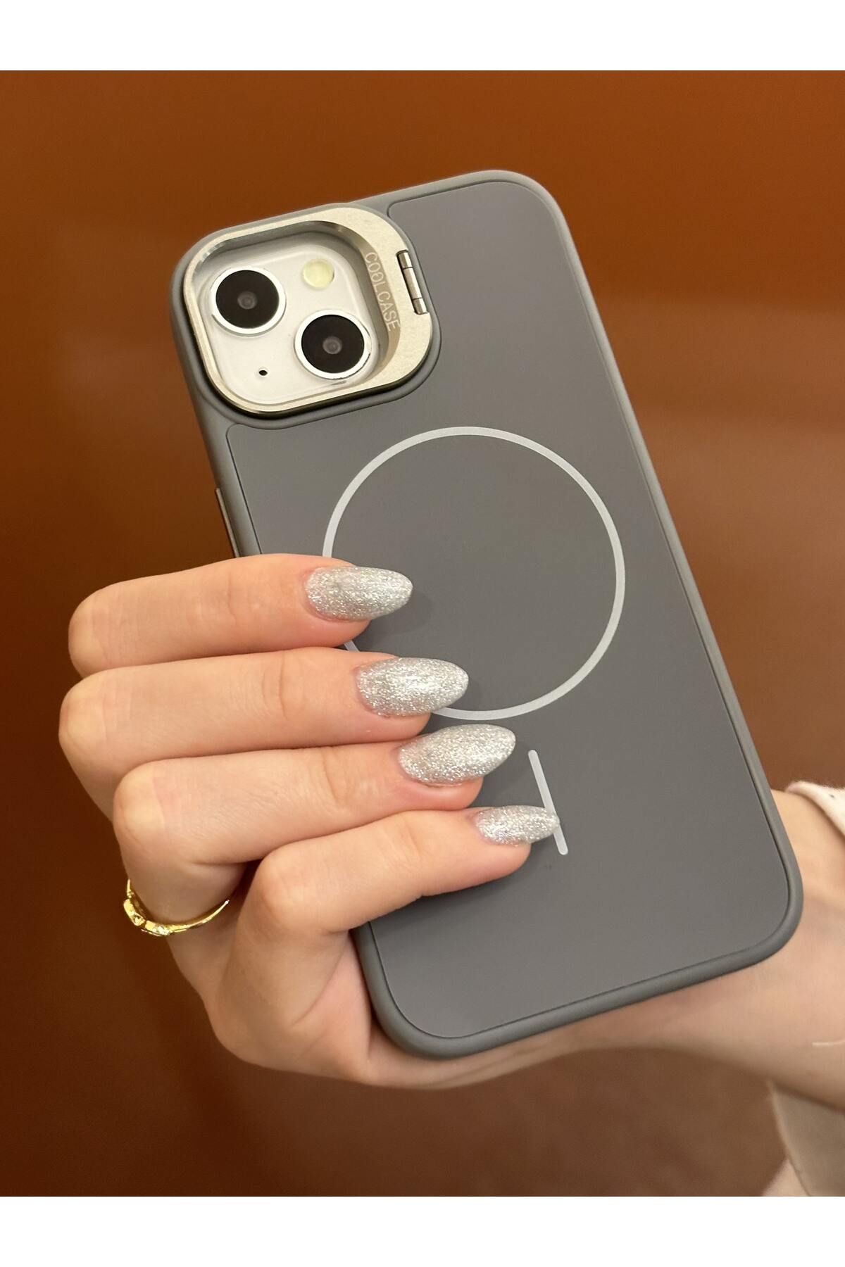 Paladyum Case iPhone 15 Uyumlu İnce MagSafe Çizgili Metal Kamera Çerçeve Standlı Gri Kılıf