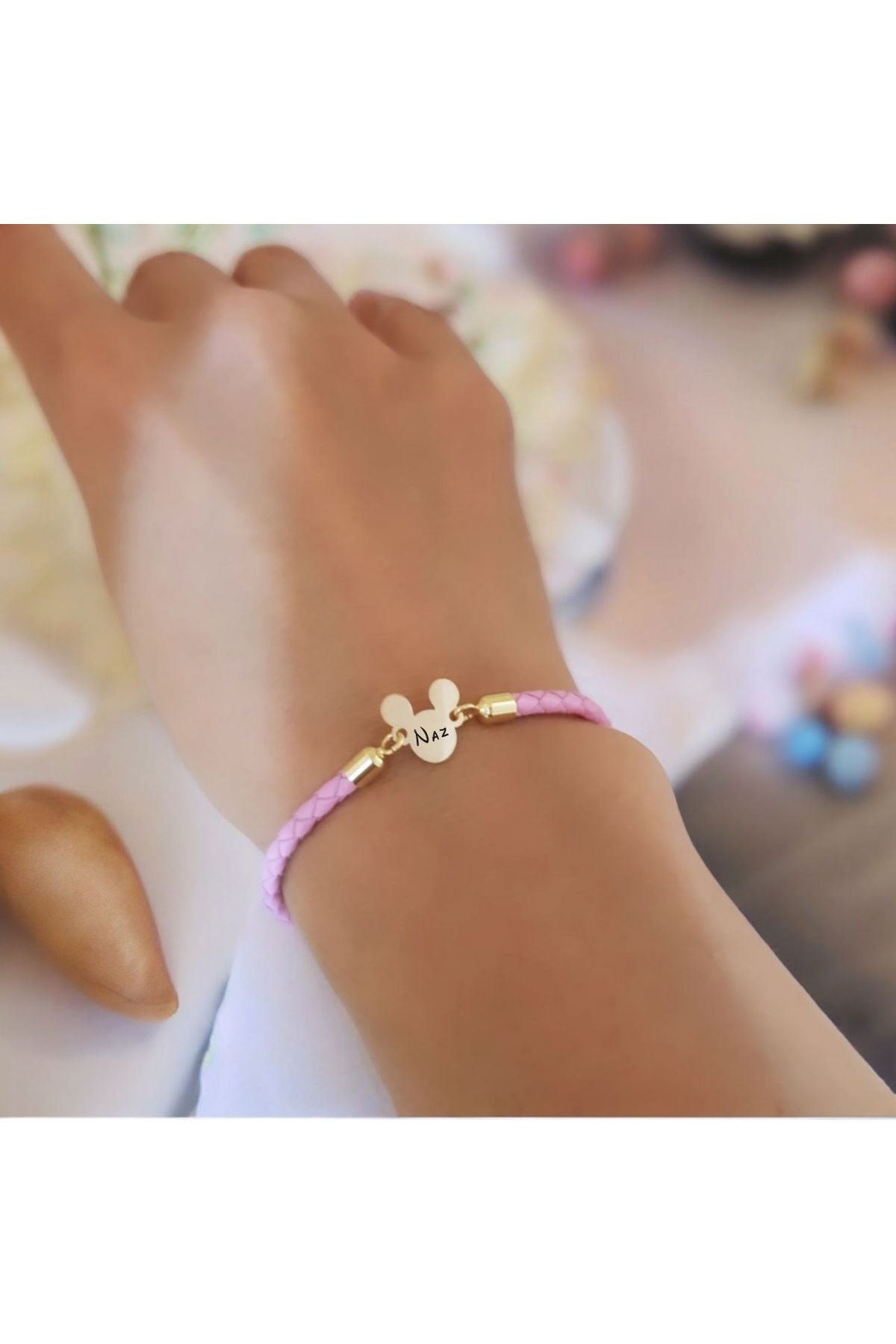 ARCHINO GOLD Doğal Derili Mickey Mouse'lu 14 Ayar Altın Plakalı Naz Yazılı Hediye Bilekliği-445isim-pembe