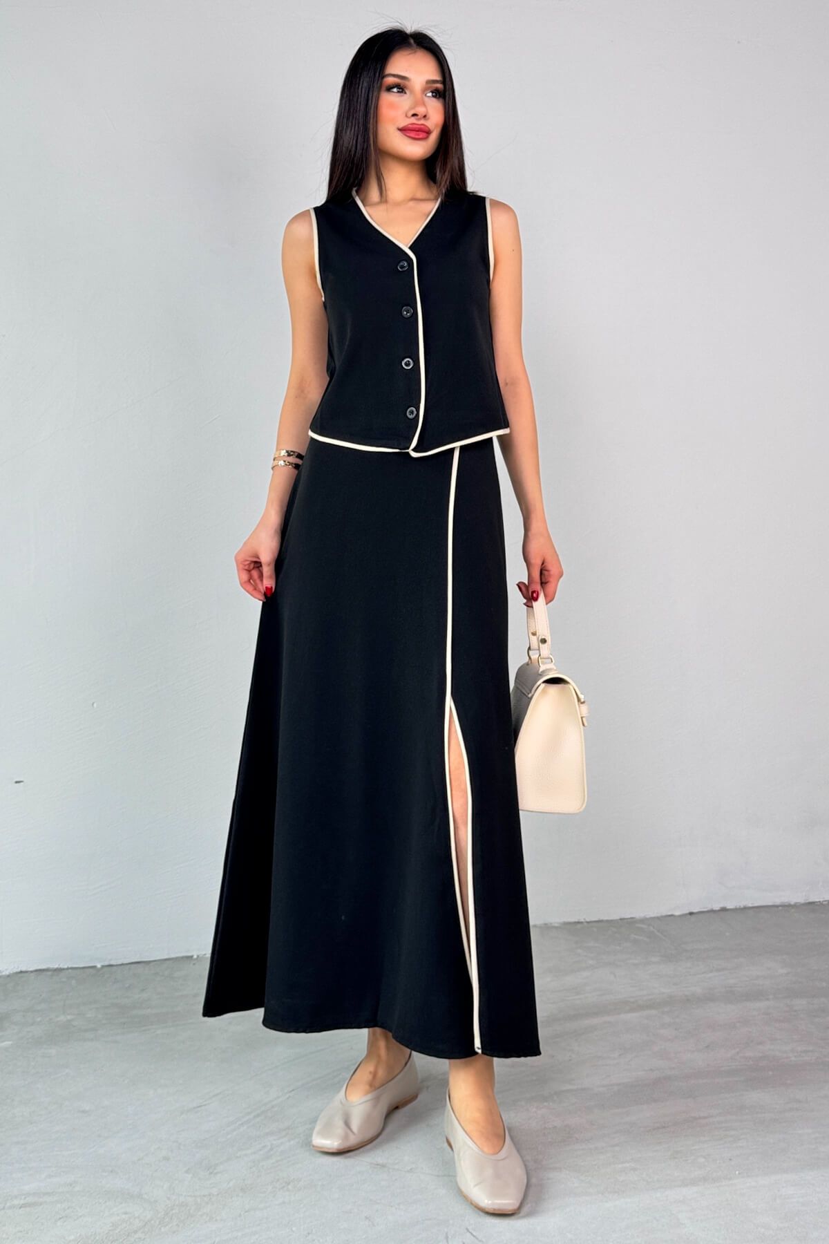 Cappmoda TKM-25121 Siyah Biye Detaylı Sıfır Kol Yelek Uzun Etek İkili Takım
