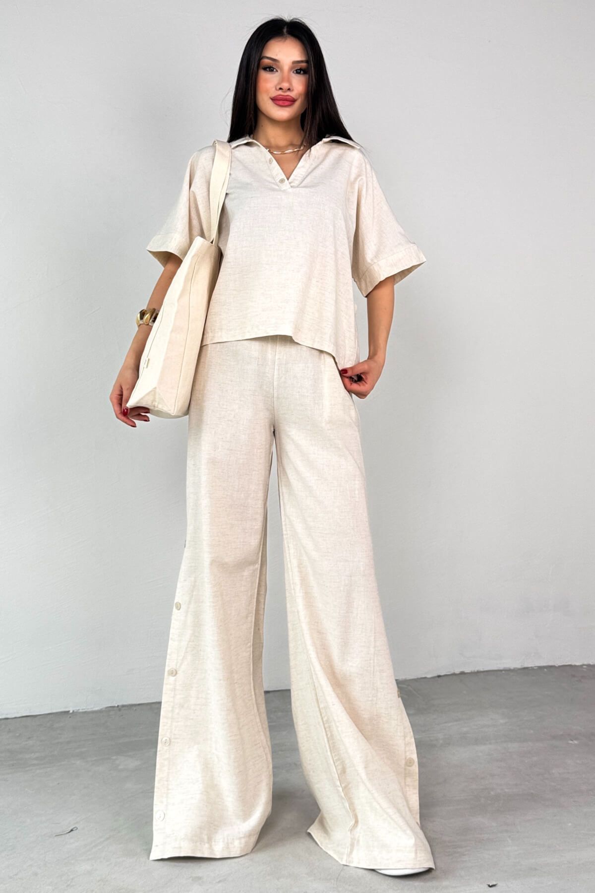 Cappmoda TKM-25110 Krem Polo Yaka Kısa Kollu Bluz Düğme Detaylı Geniş Paça Pantolon Yazlık İkili Takım