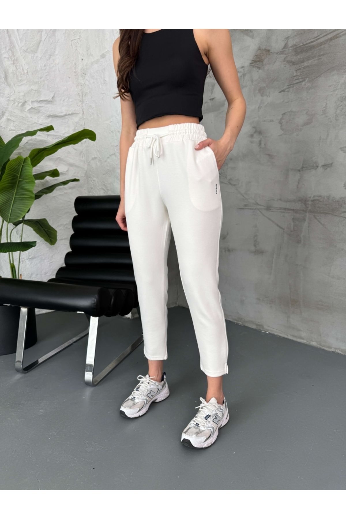 Elif Özbey Butik Beyaz Yırtmaçlı Modal Eşofman
