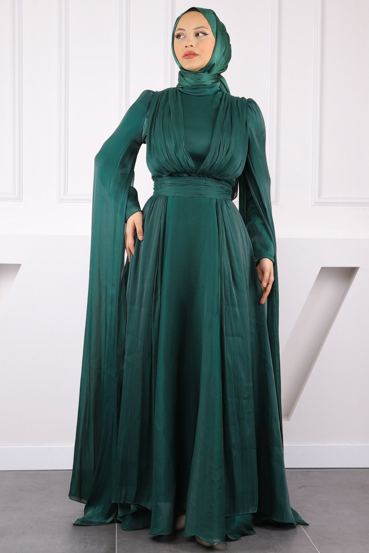 İmajButik Zümrüt Yeşili Omuz Detaylı Drapeli Abiye