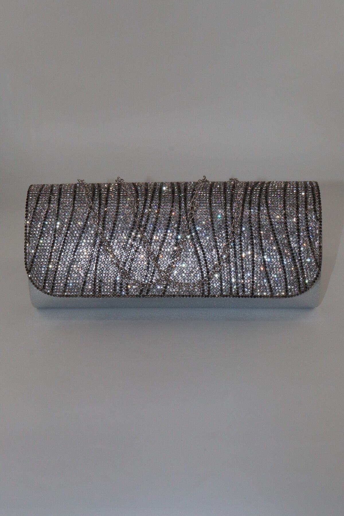 KEEBA Suyolu taşlı gümüş abiye çanta. Abiye portföy clutch davet çantası. Kadın gümüş abiye taşlı çanta.