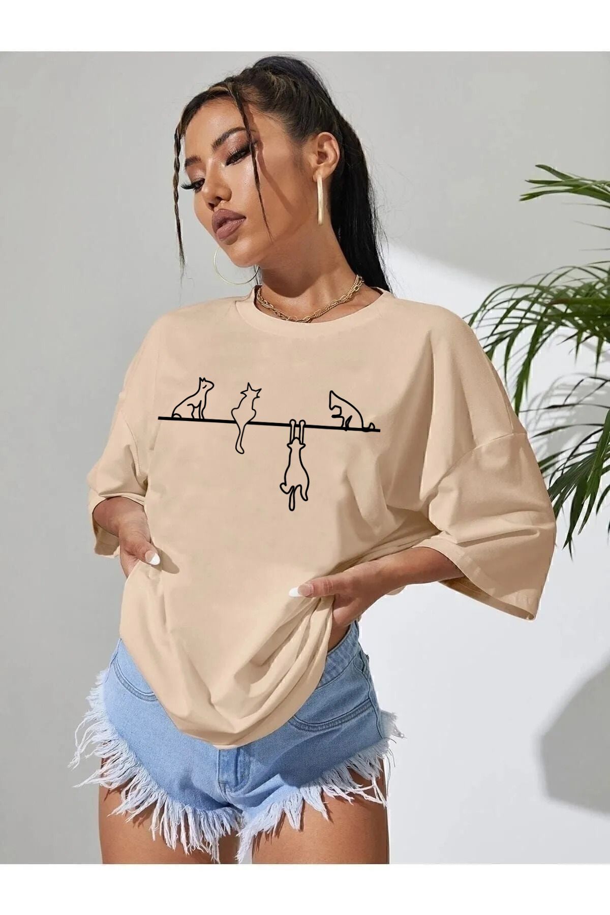 halowear Unisex İp Üzerinde Kediler Temalı Baskılı Rahat Kesim Bej T-Shirt