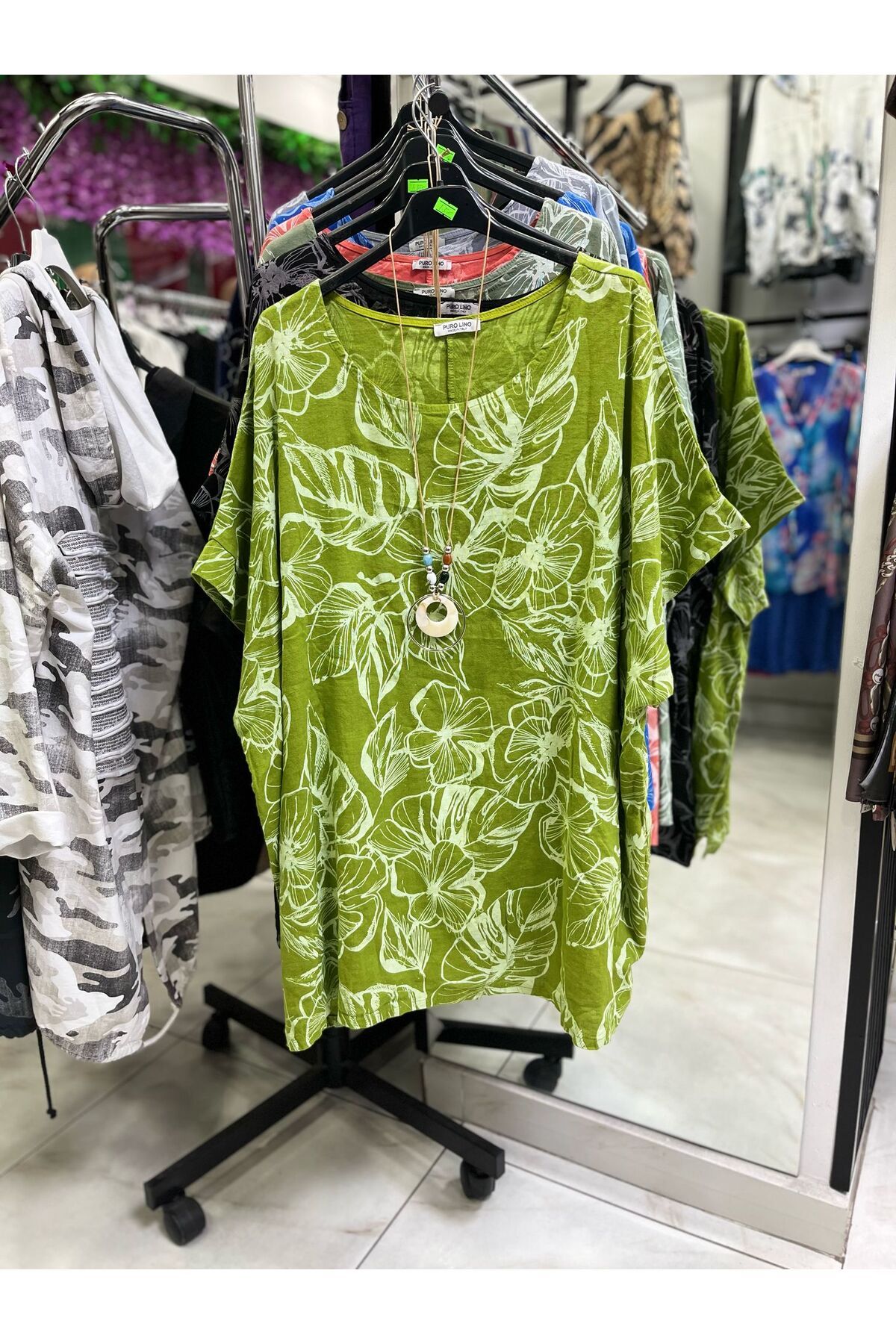 CELTMODA Kadın Kolyeli Yaprak Desenli Yarım Kol Oversize İthal Bluz - Fıstık Yeşil