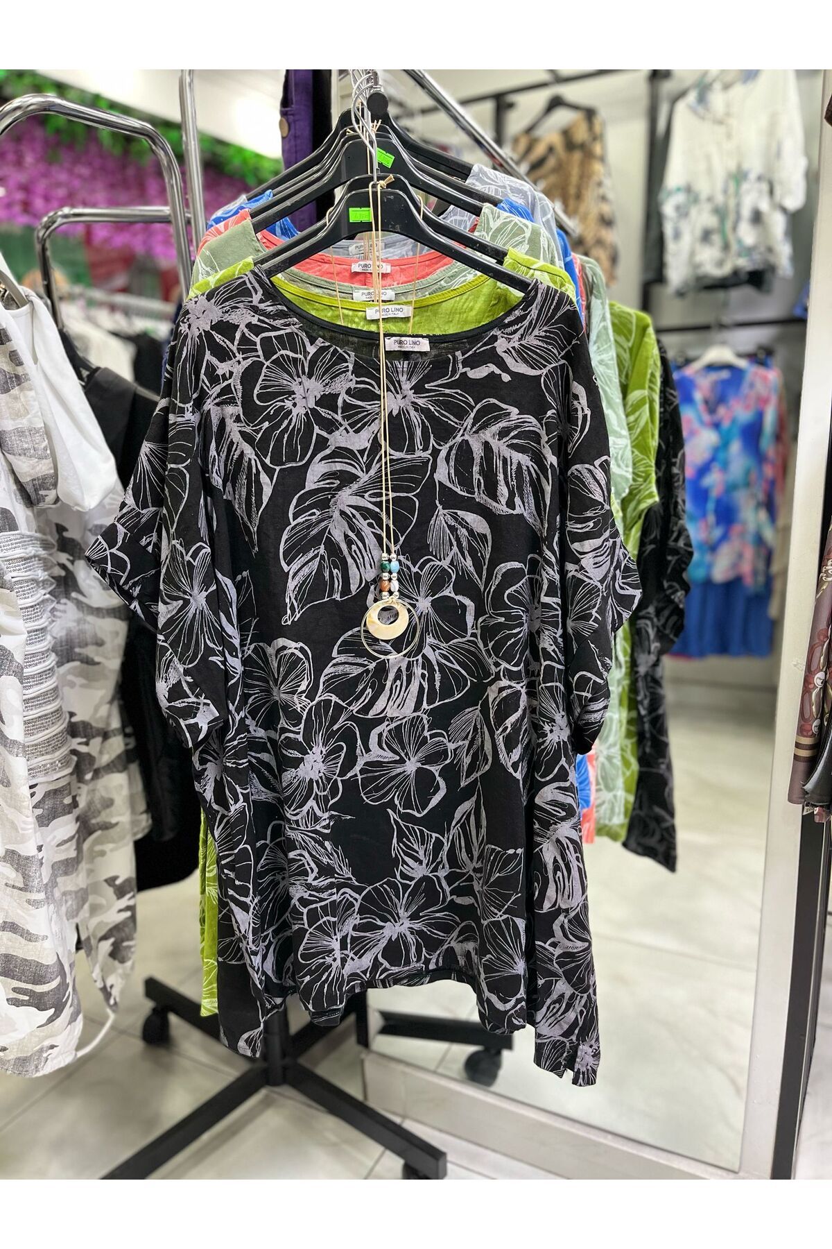 CELTMODA Kadın Kolyeli Yaprak Desenli Yarım Kol Oversize İthal Bluz - Siyah