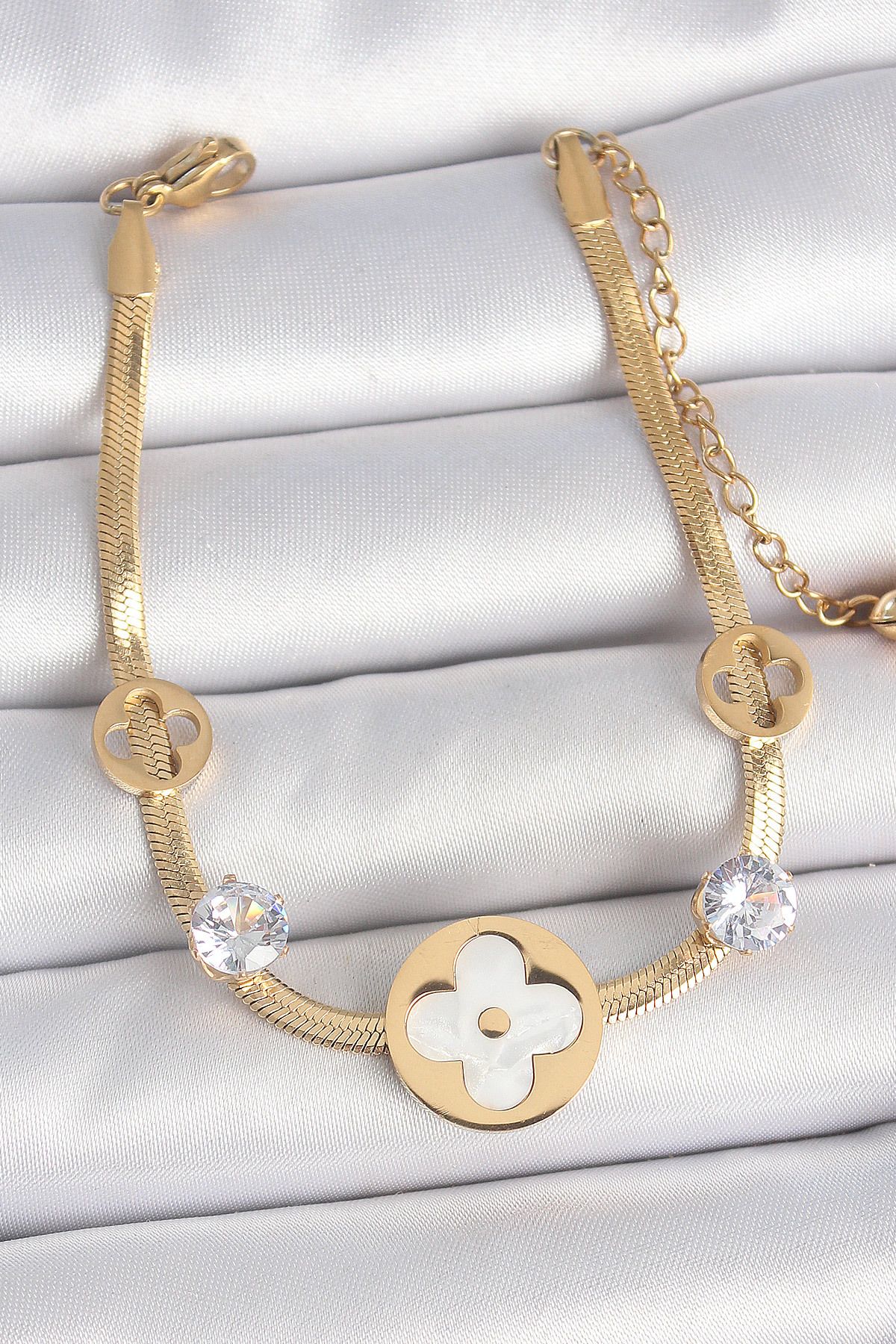 MELFSHOP 316L Çelik Gold Renk İtalyan Zincir Beyaz Mineli Yonca Model Zirkon Taş Detaylı Kadın Bileklik