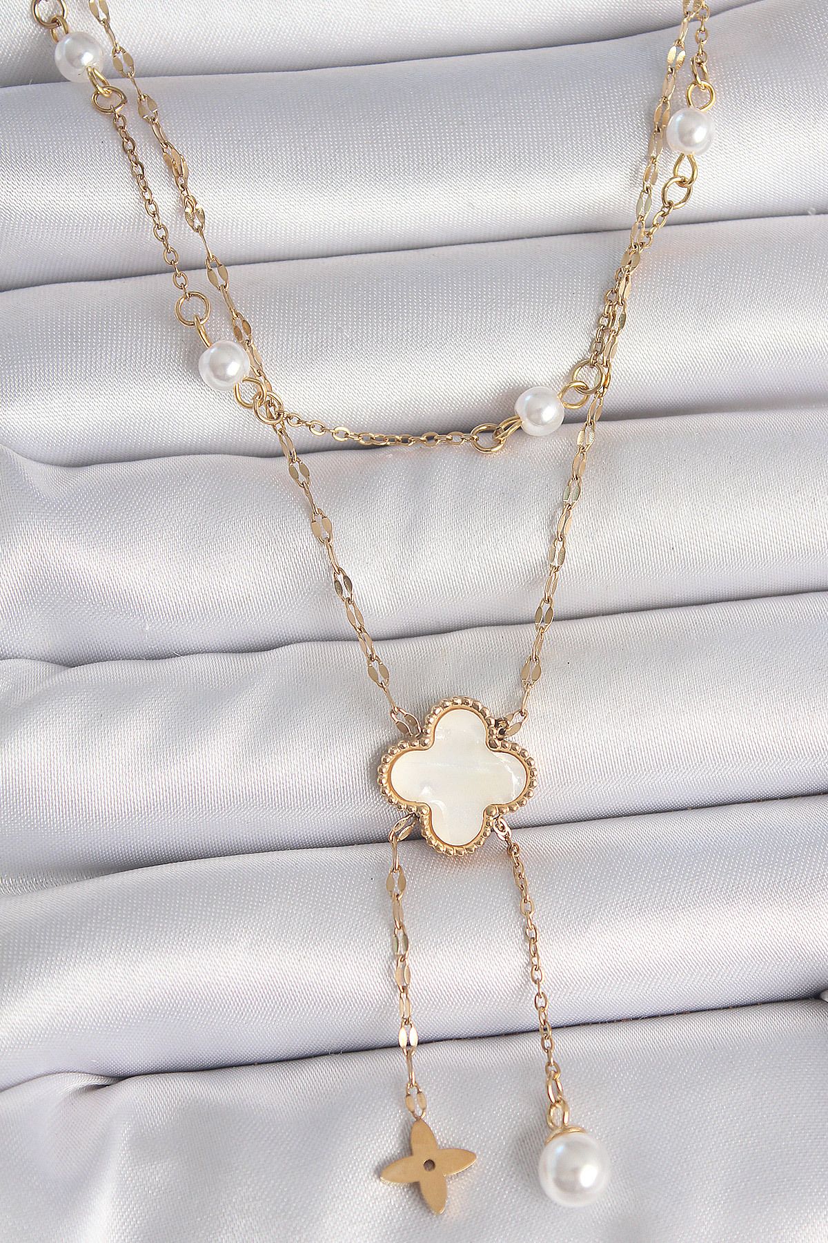 MELFSHOP 316L Çelik Gold Renk Zincir Beyaz Yonca Figür Sallantı Çiçek İnci Detay Kadın Kolye