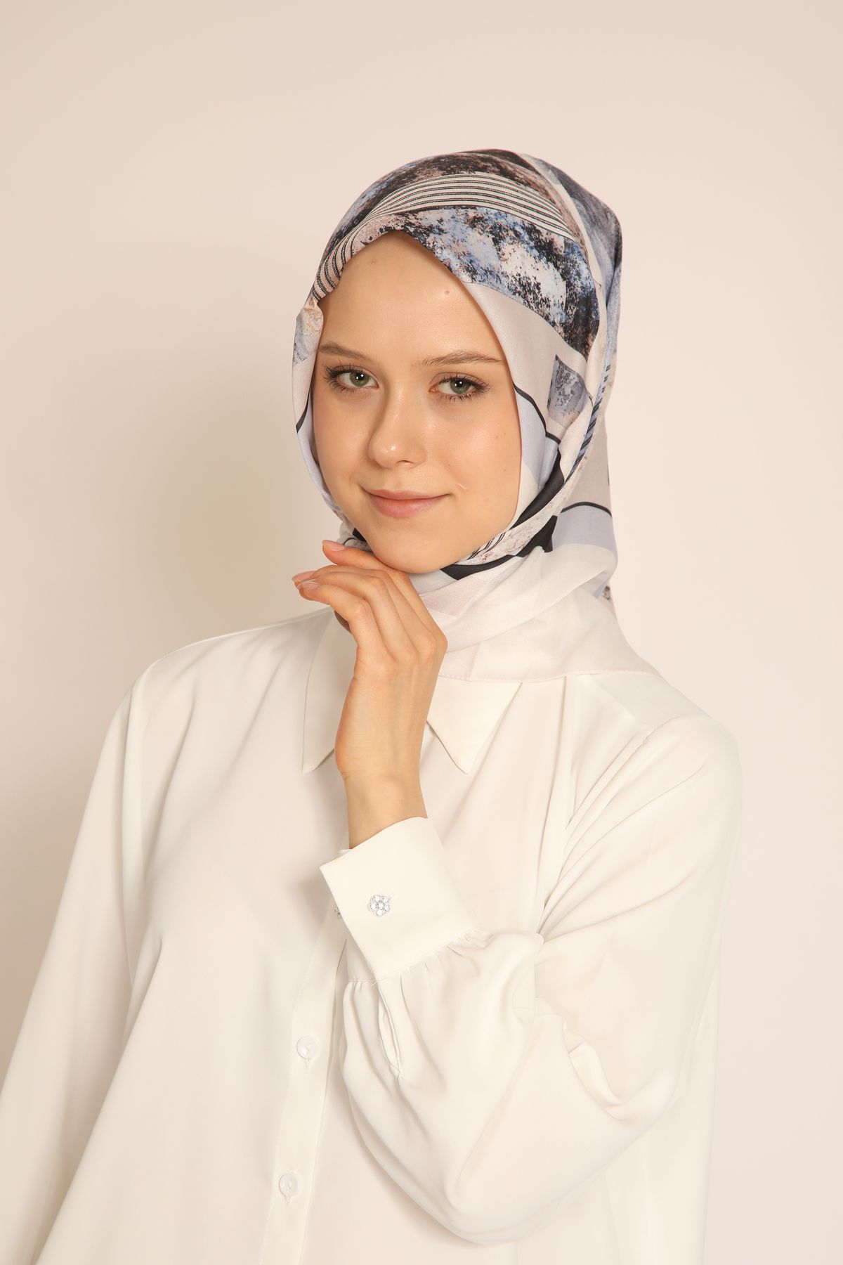 BERCHEM SCARF Toprak Tonlarında Geometrik Desenli Soft Eşarp - Modern ve Şık Stil