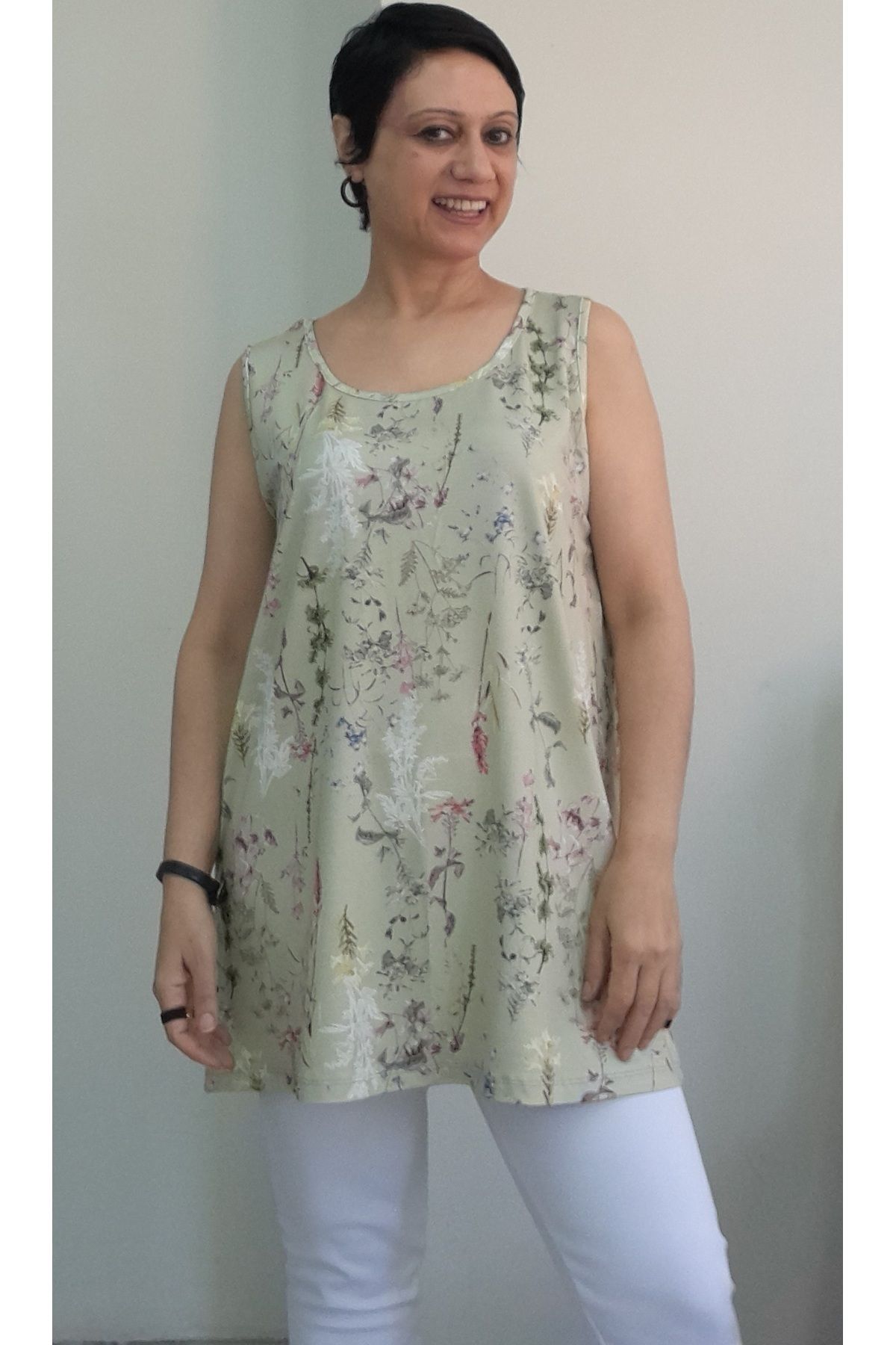 Mertcan Butik Çağla yeşili çiçek desenli kalın askılı penye viskon tişört