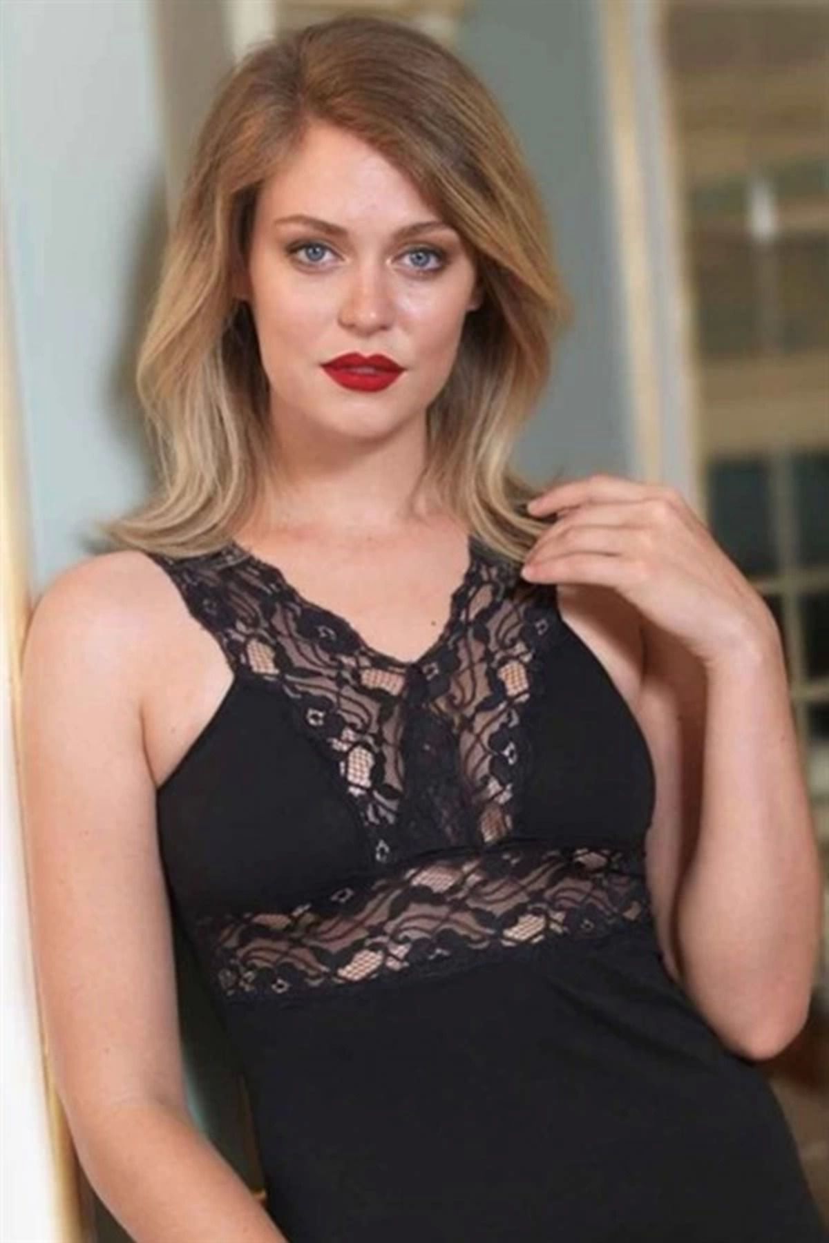Moda Şahsenem Şahinler V Yaka Dantelli Atlet B406