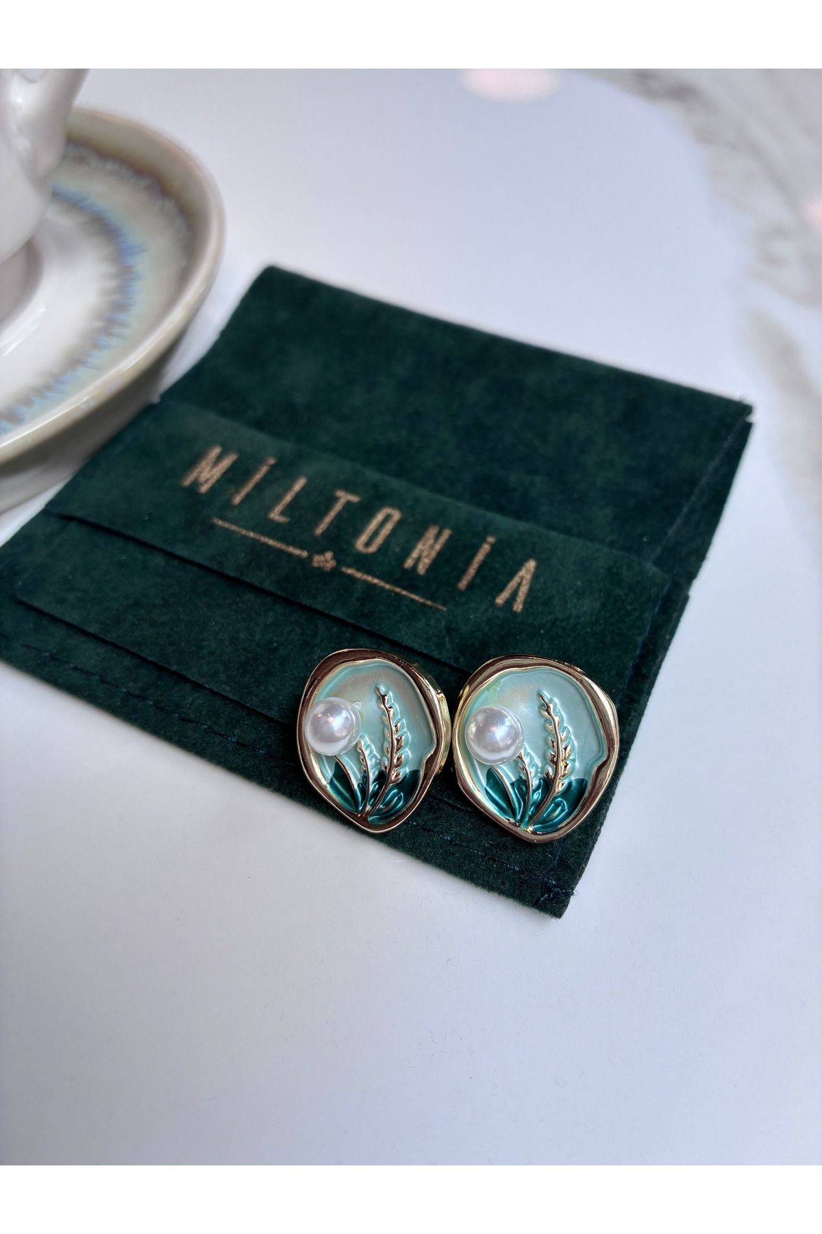 Miltonia Çiçek Motifli İncili Çelik Küpe