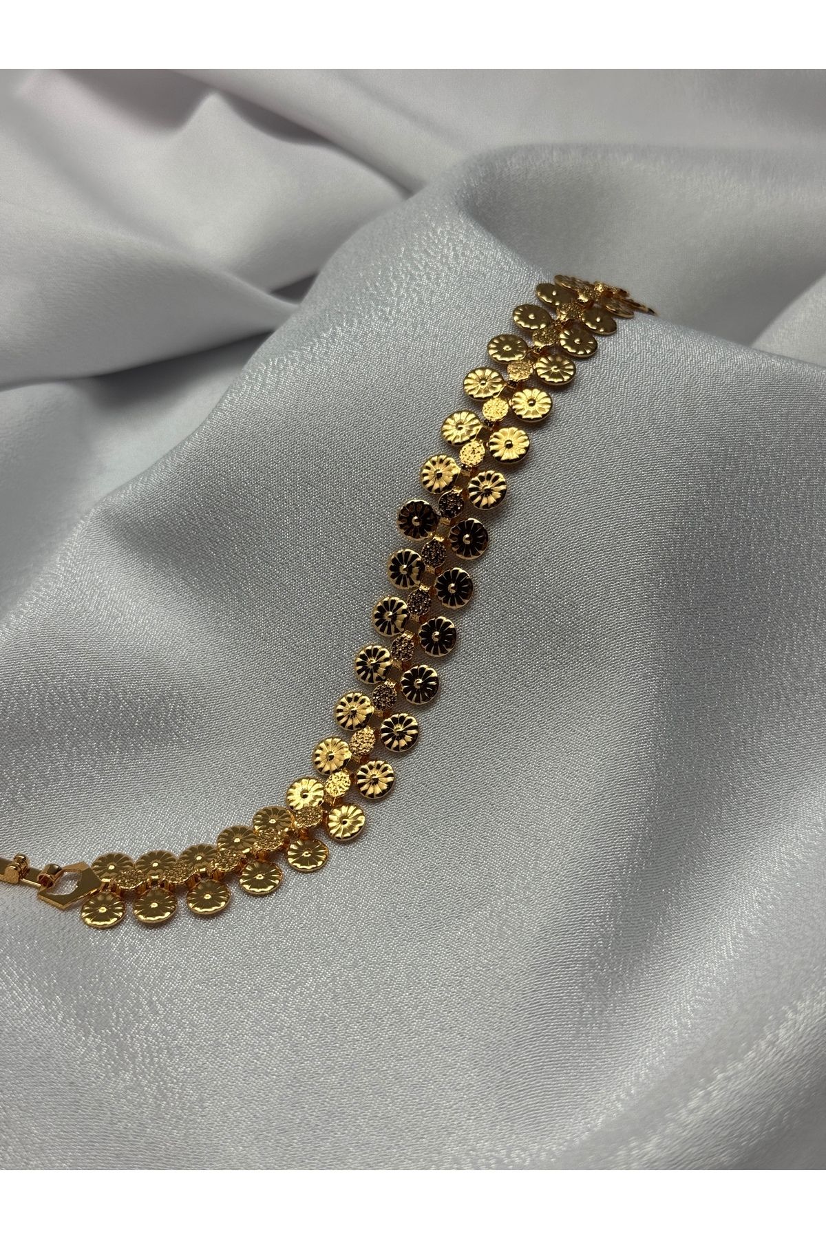 HADRA ACCESSORİES 22K Rengi Sarı Altın Kaplama Çift Çiçek Modelli Bileklik