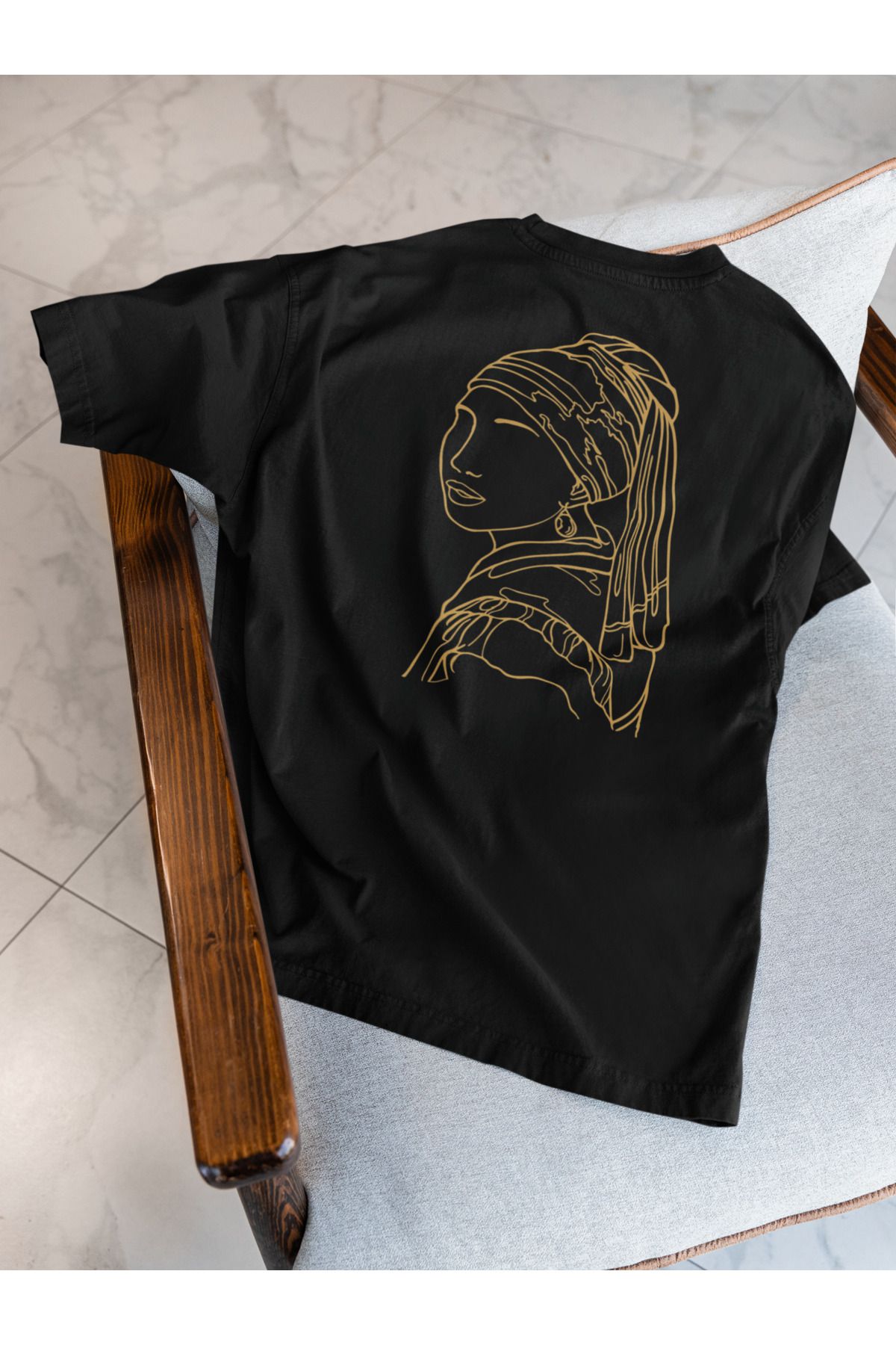 Sheeshbucks İnci Küpeli Kız Art Tasarımlı Kadın Oversize Siyah Tişört