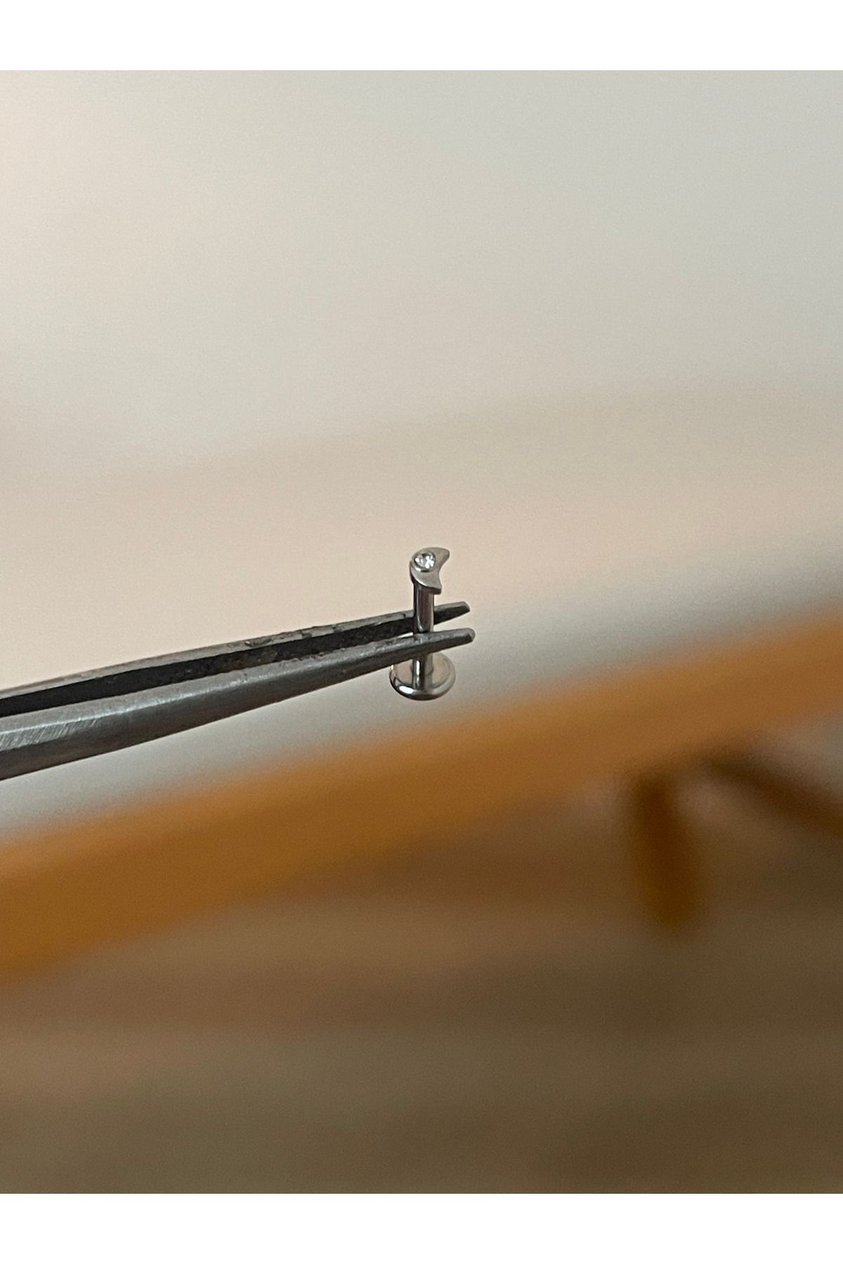 Rupen Kraft 316 L Cerrahi Çelik Ay Modeli Zirkon Taş Detaylı Gold Tragus Helix Kıkırdak Piercingi