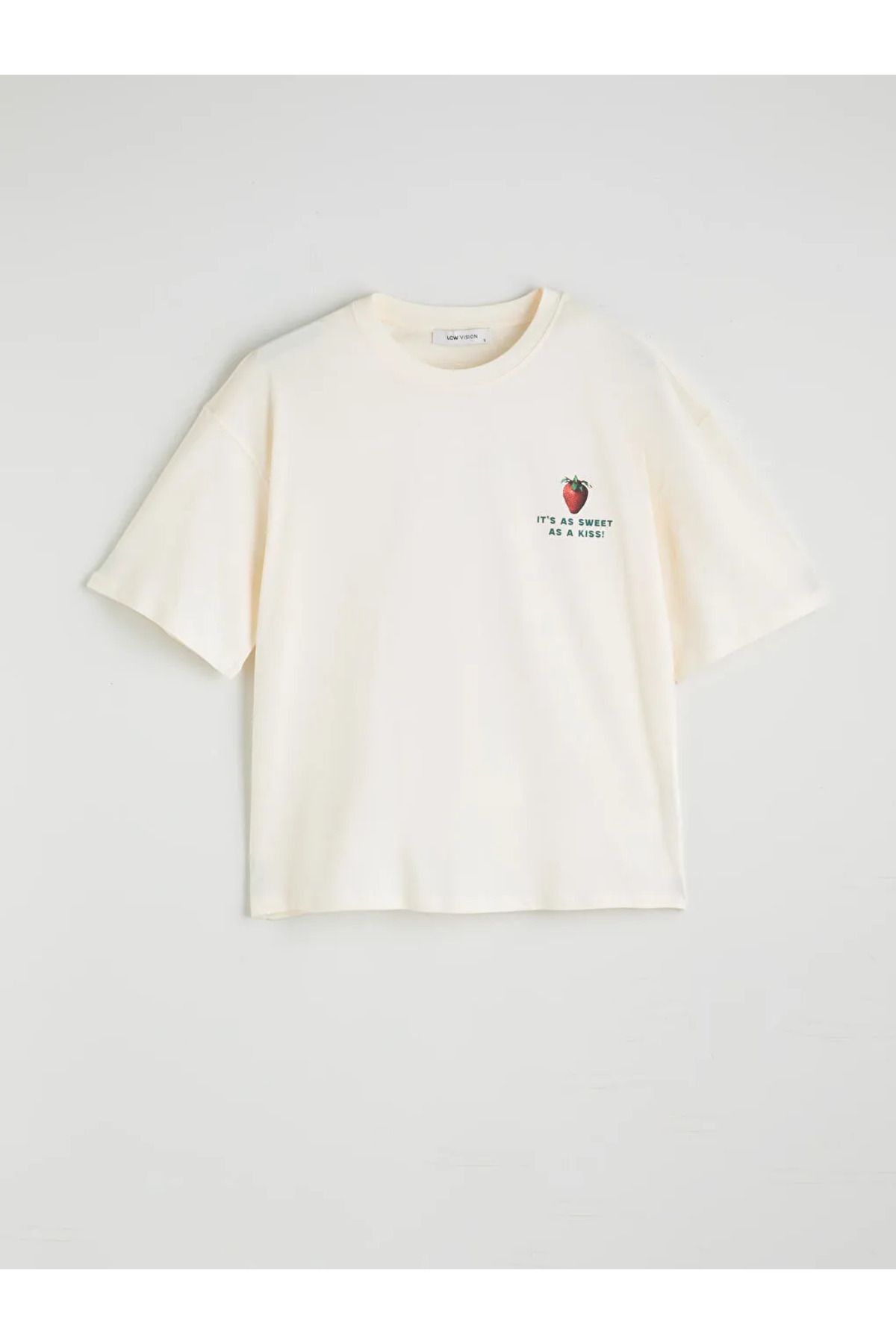 LC Waikiki LCW Vision Ekru Bisiklet Yaka Çilek Baskılı Oversize Kadın Tişört