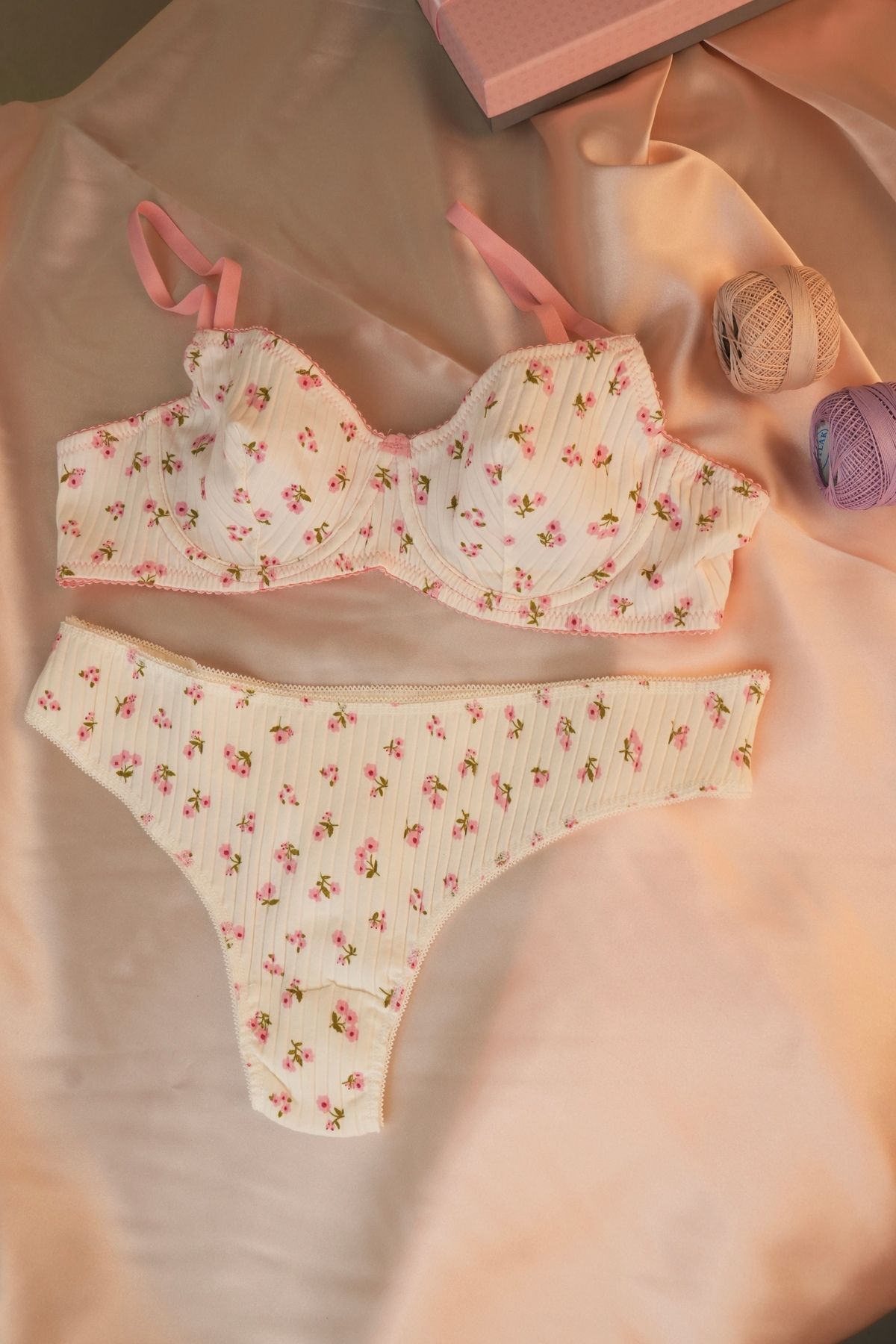 MK Cheli Underwear Çiçekli Balenli Çok Şık Penye Sütyen Takım