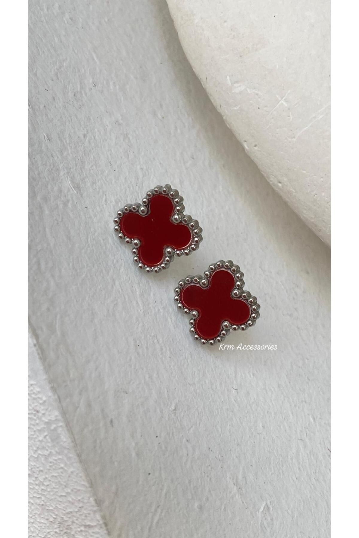 melif accesories Gümüş Renk Kırmızı Van Cleef Tarzı Çelik Küpe – Zarafetin Parlak Yansıması